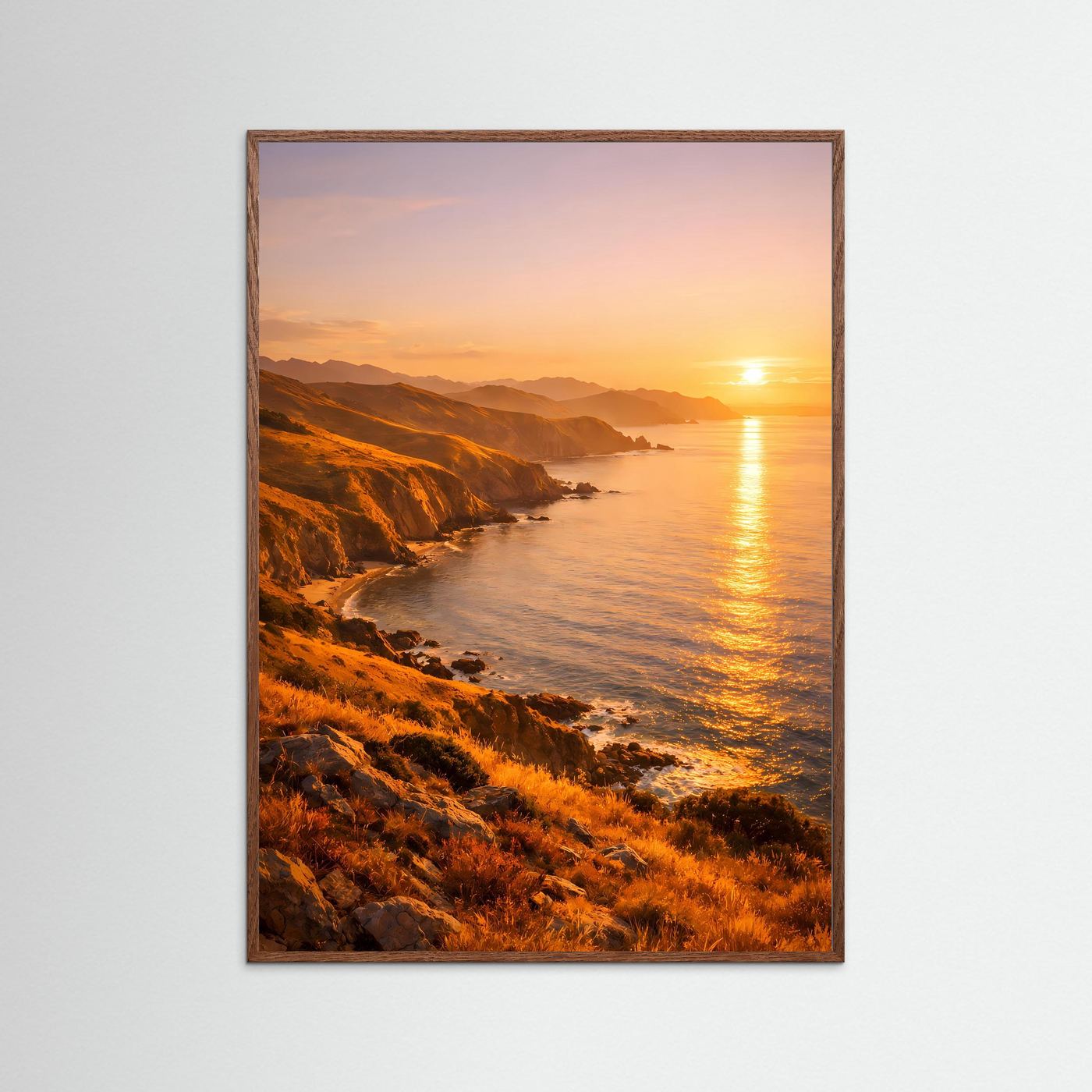 Vertikales Küsten-Poster mit Steilufern und Sonnenuntergang, dunkler Eichenrahmen