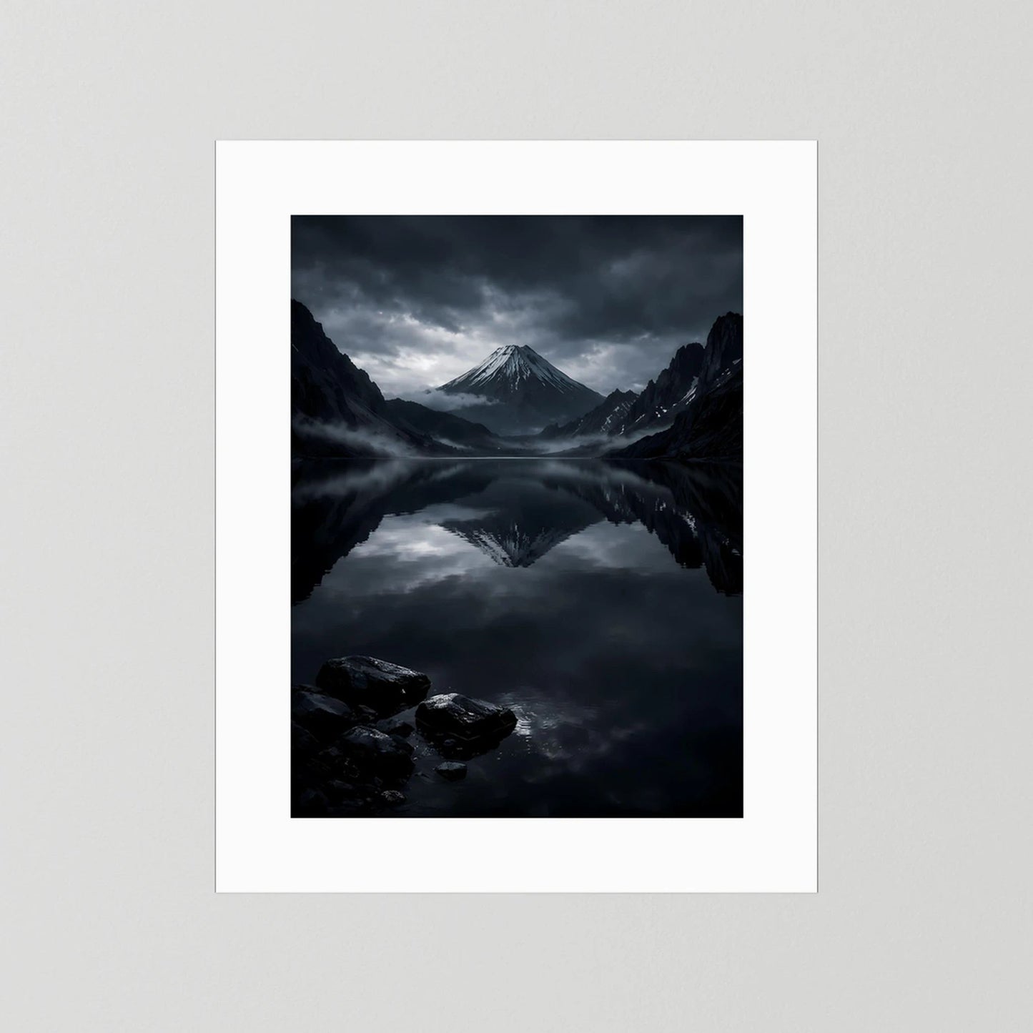 Wandbild-Poster mit Bergsee und Vulkankegel, weißes Passepartout, klarer Bildausschnitt