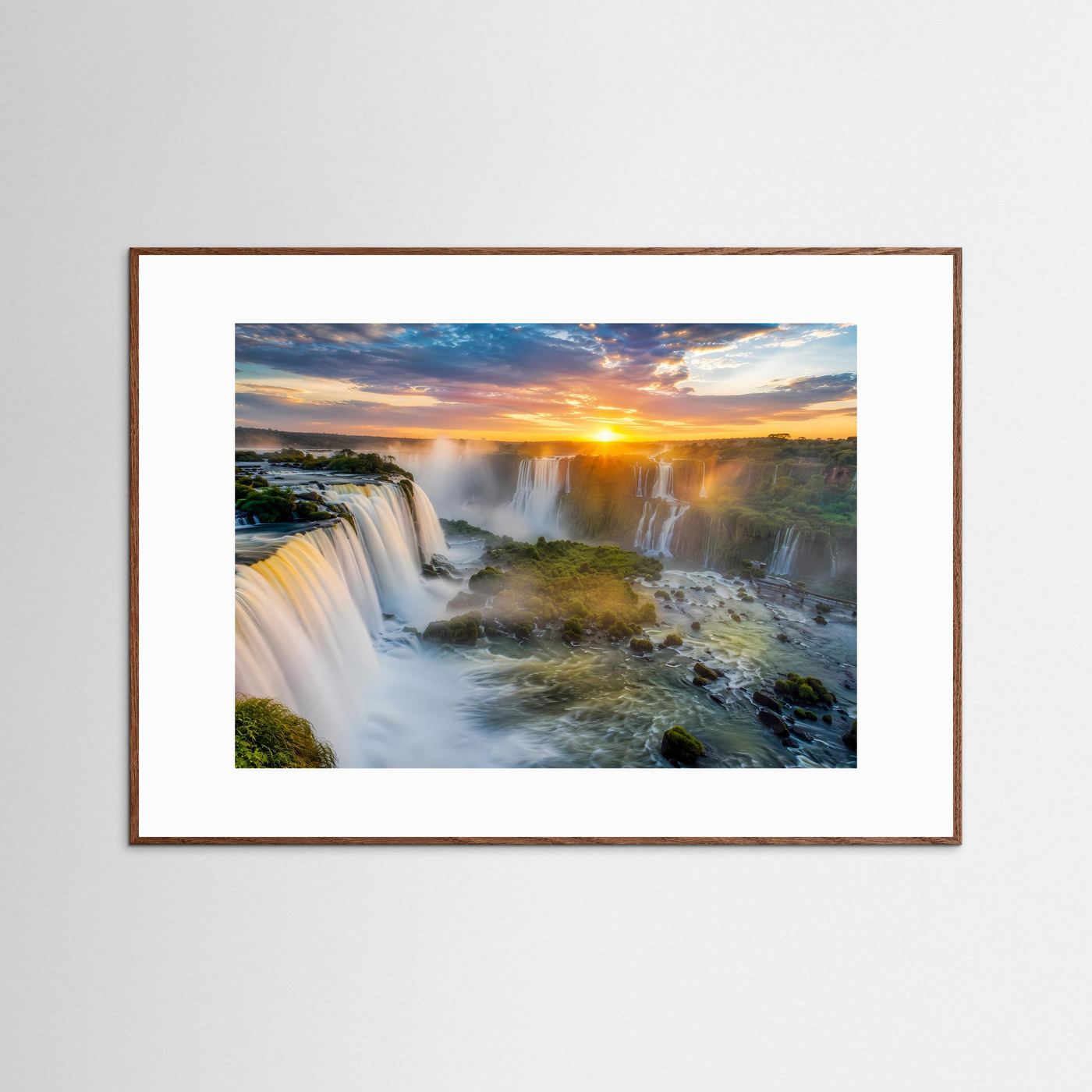 Majestätische Iguazu-Wasserfälle bei Sonnenuntergang | Dschungel & Natur Panorama Poster Querformat