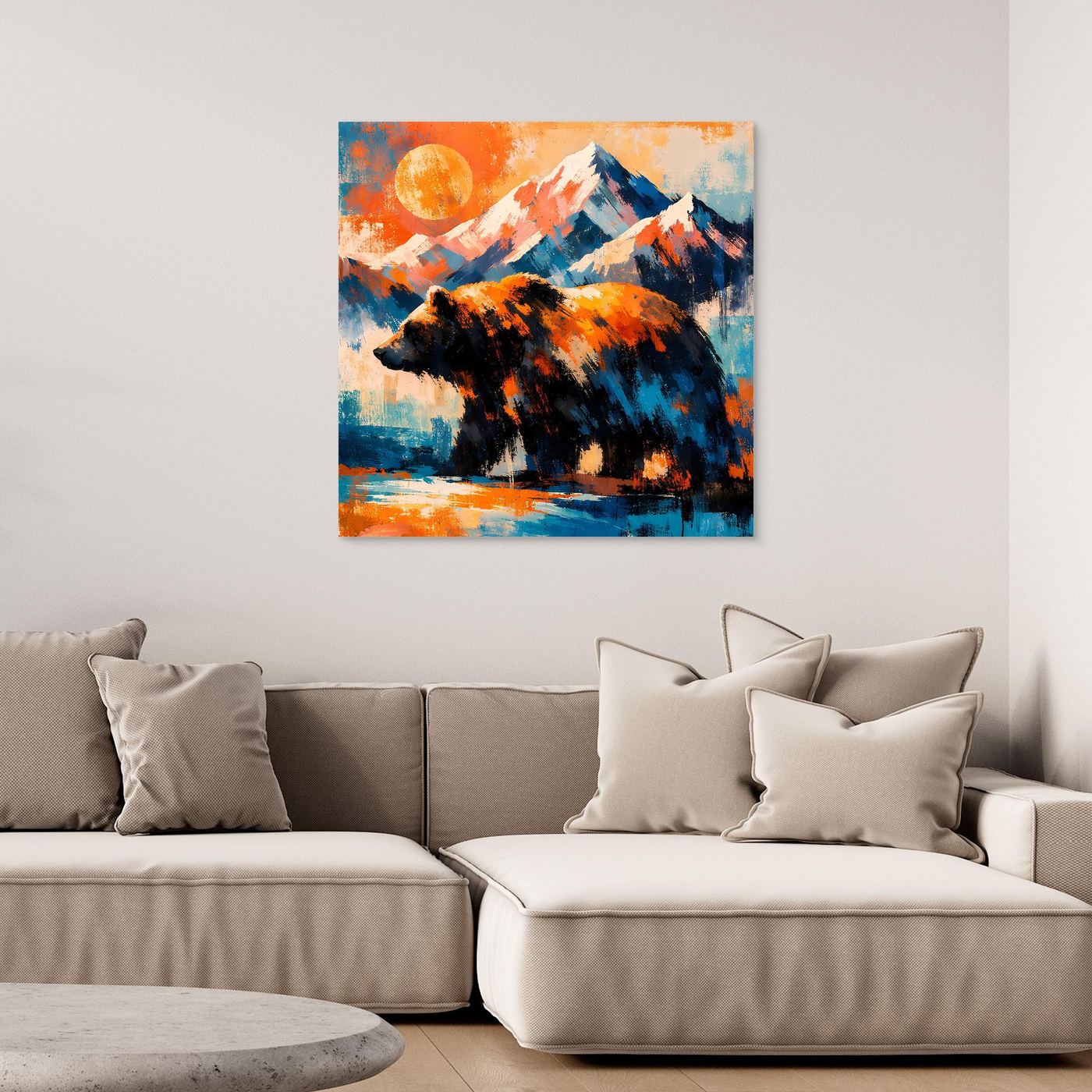 Leinwandbild mit abstraktem Grizzlybär und Berglandschaft, farbenfrohe Pinseloptik.