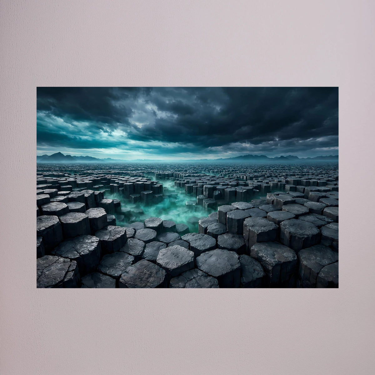 Wandbild im Querformat mit Basaltfelsen, türkis leuchtendem Wasser und Gewitterhimmel