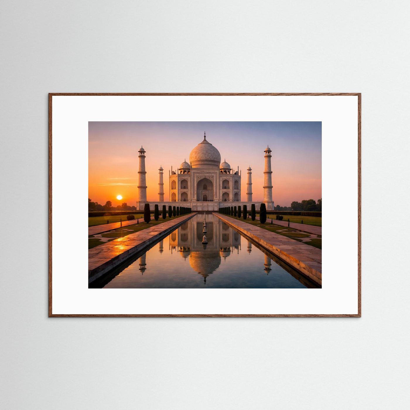 Poster mit Taj Mahal im Sonnenuntergang, dunkler Holzrahmen