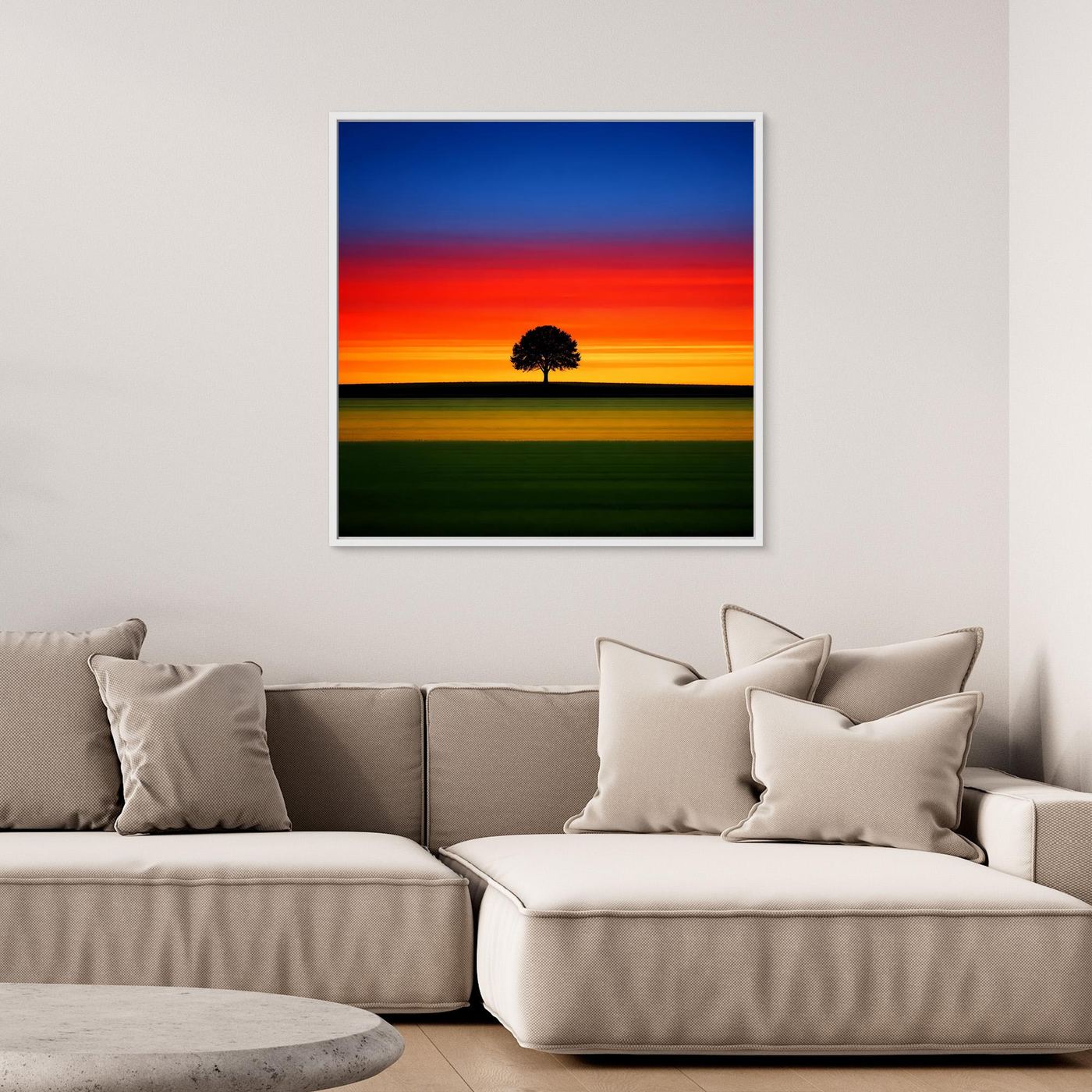 Quadratisches Leinwandbild mit farbigen Panorama-Streifen und mittiger Baumsilhouette im Sonnenuntergang.