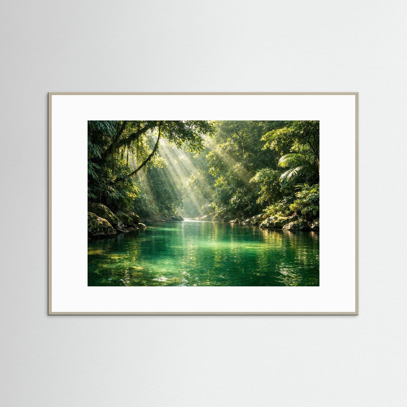 Poster mit Dschungel-Flusslandschaft im hellem Holzrahmen