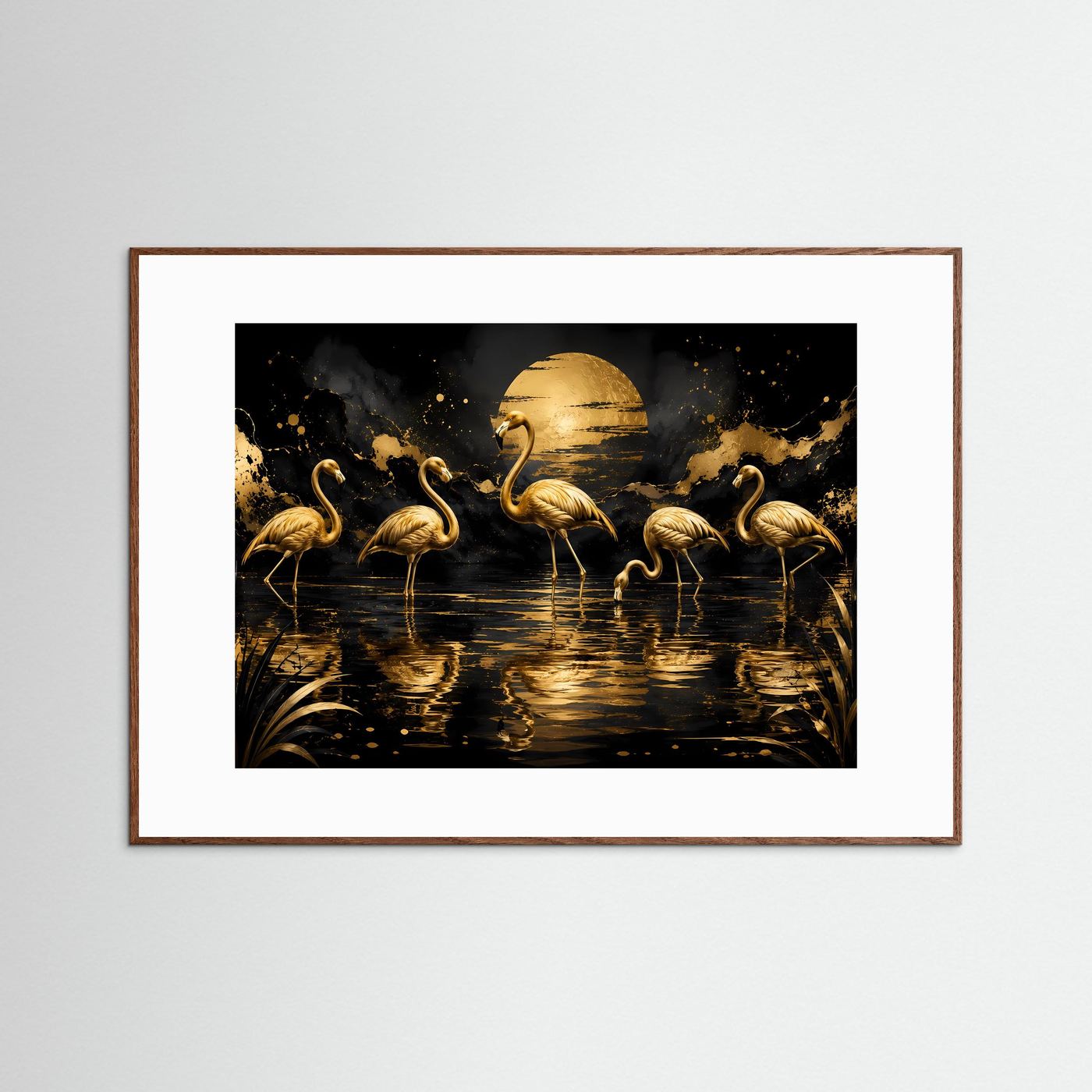 Wandkunst: goldene Flamingos im Wasser unter goldener Mondscheibe, heller Holzrahmen