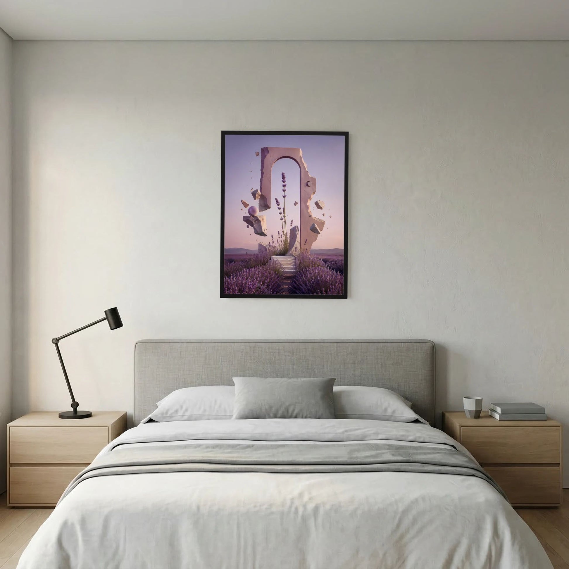 Hochformat-Poster mit violettem Portalmotiv im schwarzen Rahmen über dem Bett mit grauem Kopfteil