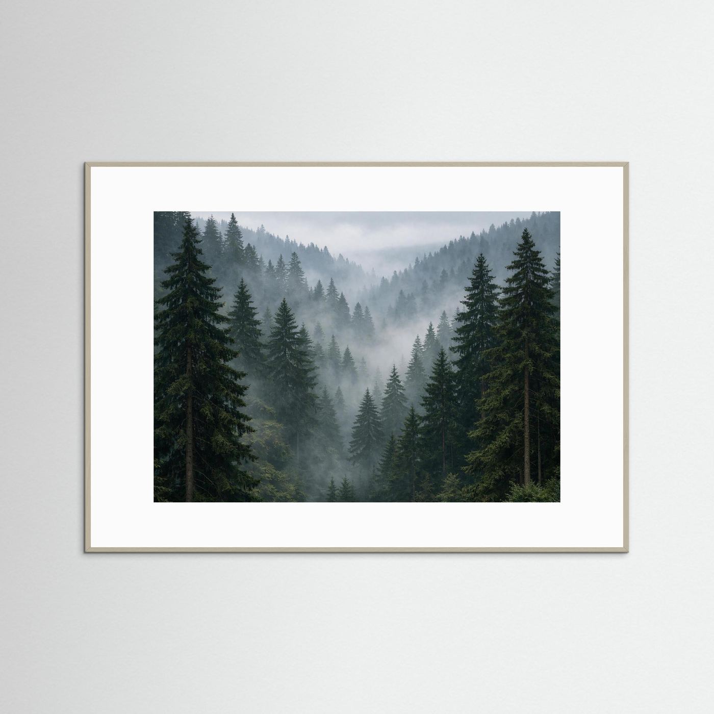 Wandbild Landschaft: Tannen im Nebel, dunkelbrauner Holzrahmen