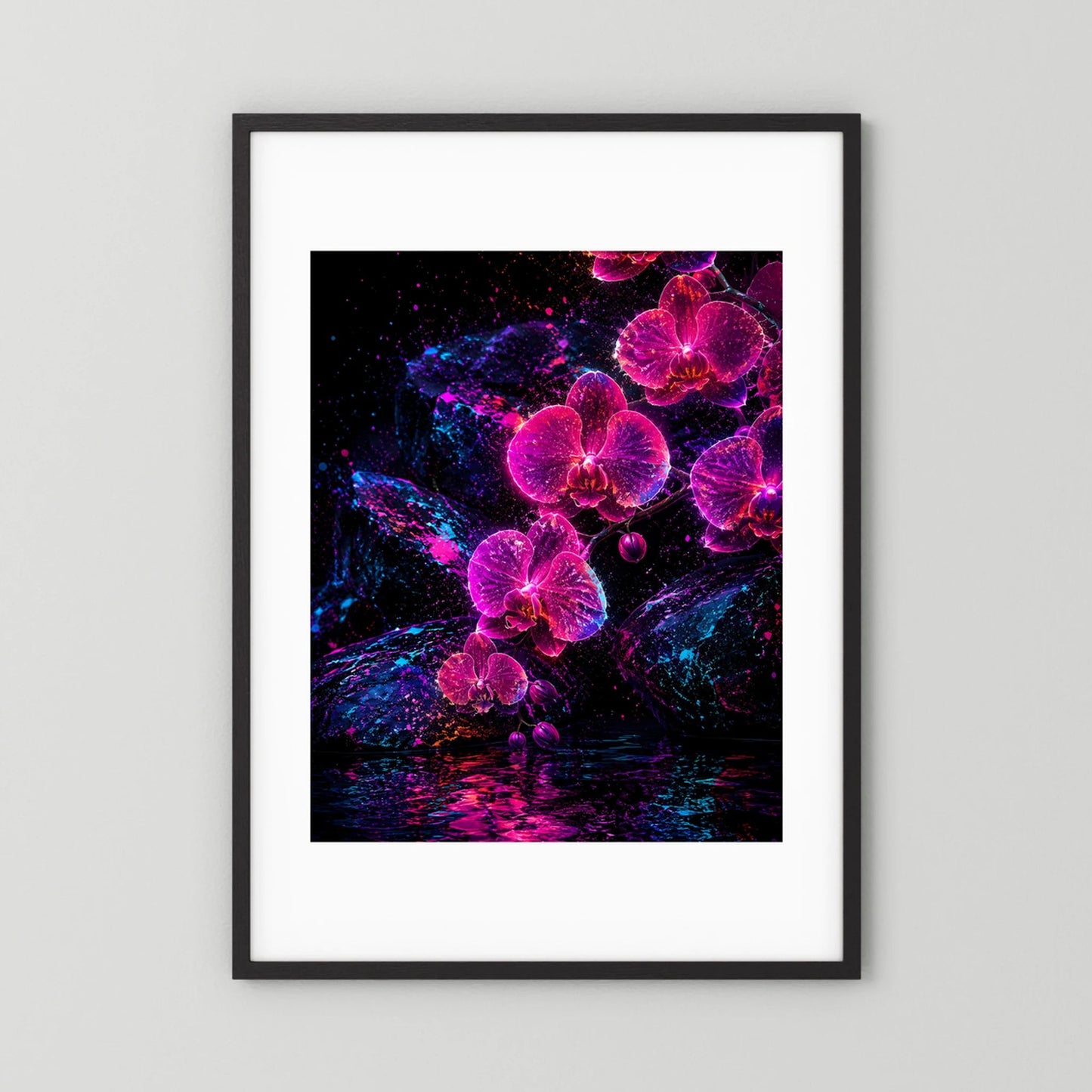 Kunstposter Hochformat mit neonpink-violetten Orchideen auf dunklem Hintergrund, schwarzer Rahmen