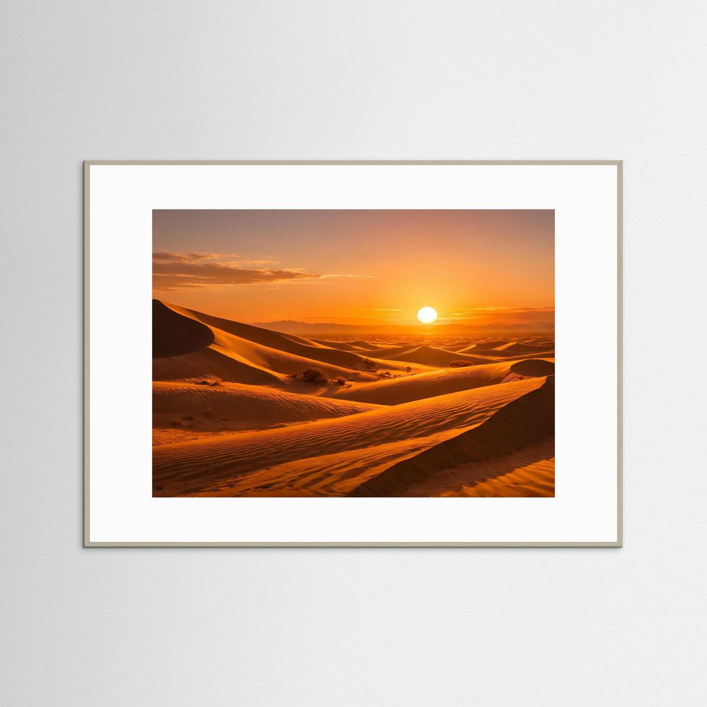 Gerahmtes Panorama-Poster mit weißem Passepartout: warme Wüstendünen bei Sonnenuntergang