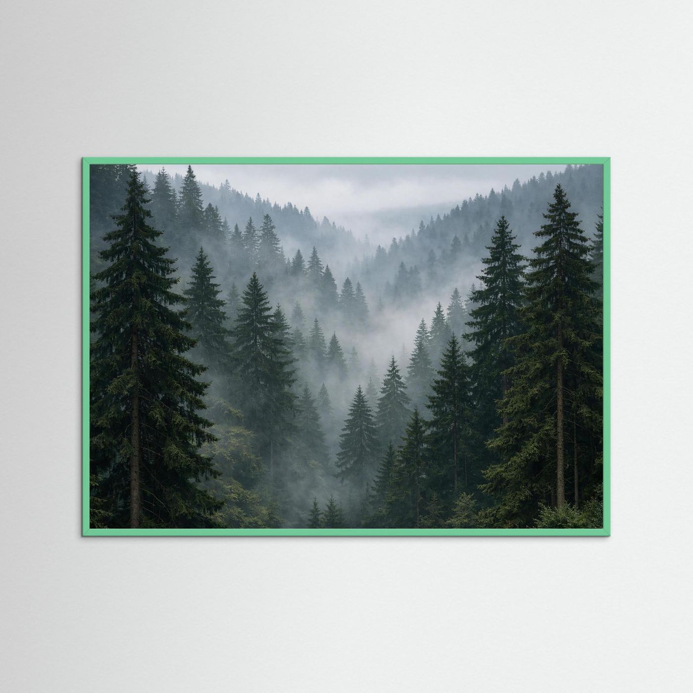 Wandbild mit Tannen im Nebel, grüner Rahmen