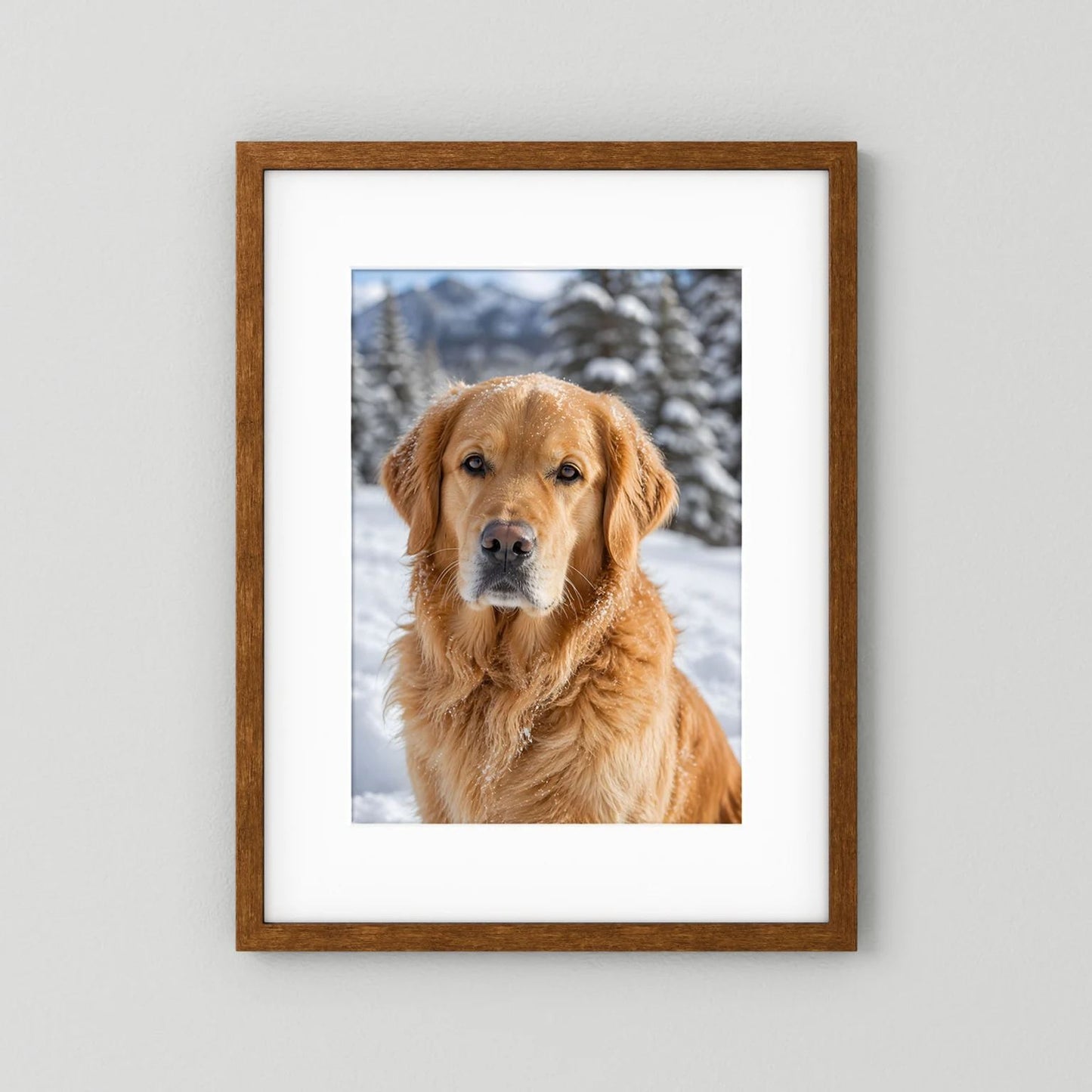 Hundeposter mit Golden Retriever im Schnee, im braunen Holzrahmen