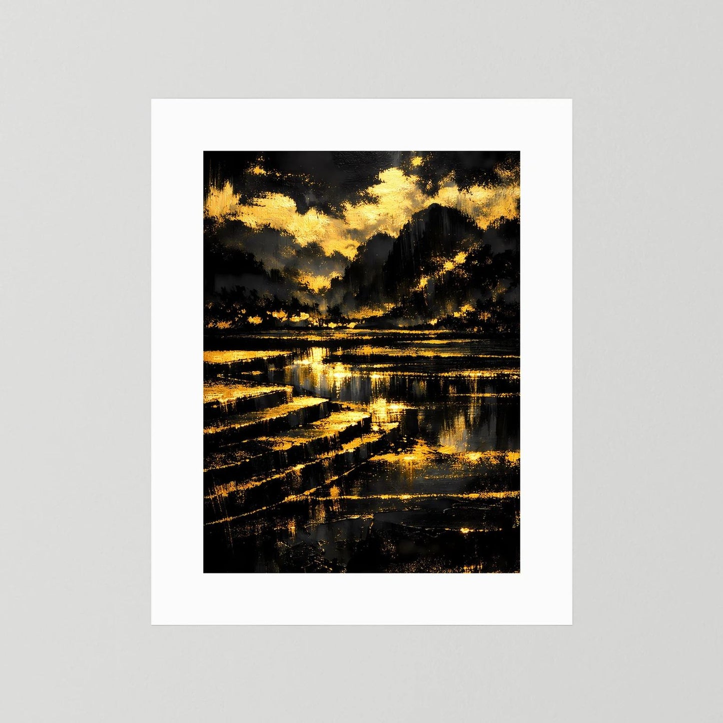 Wandbild-Poster mit abstrakter Berglandschaft in Schwarz und Gold, Hochformat, weißer Rand