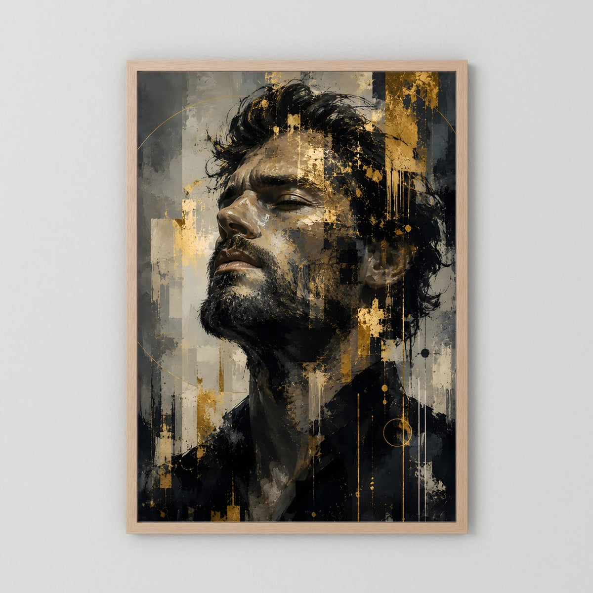 Kunstposter: abstraktes Männerporträt in Schwarz, Grau & Gold, heller Holzrahmen