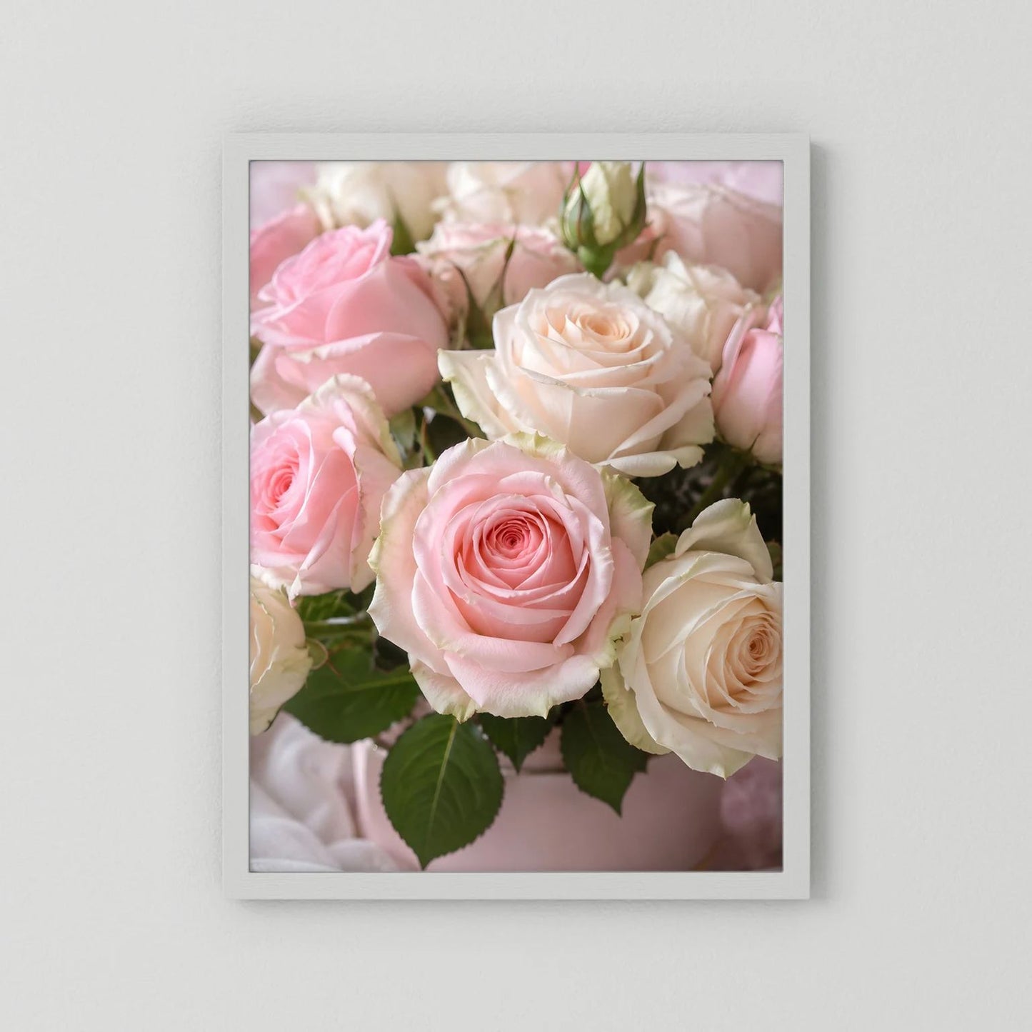 Rosenposter mit rosa und weißen Rosenbouquet, weißer Rahmen.