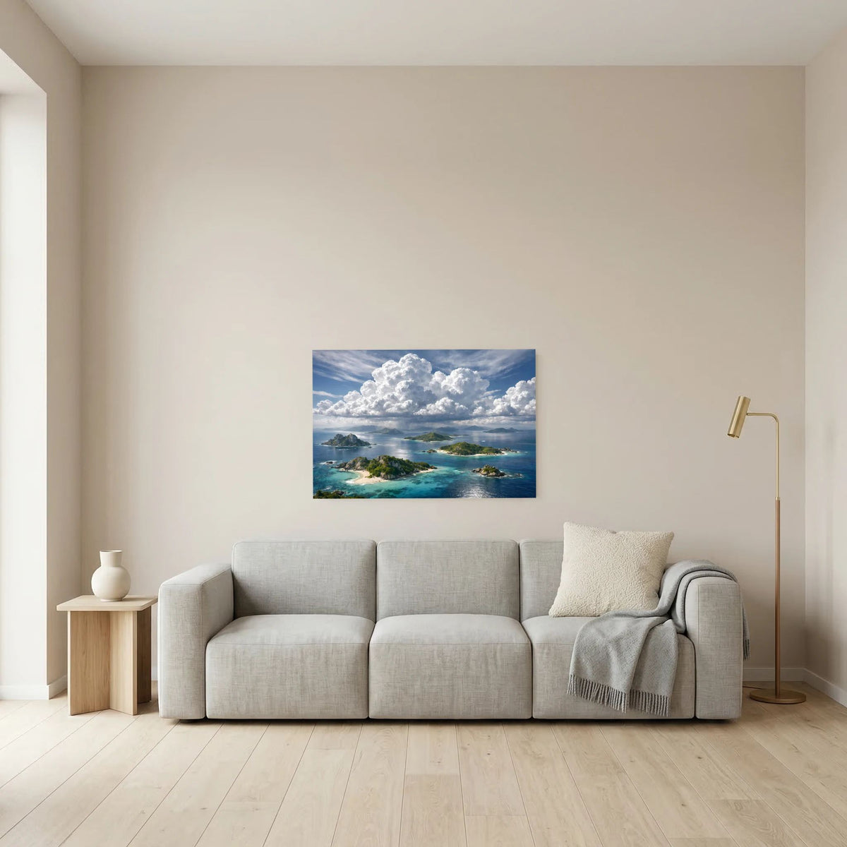 Wandbild mit tropischer Insellandschaft, türkisfarbenem Meer und weißen Wolken