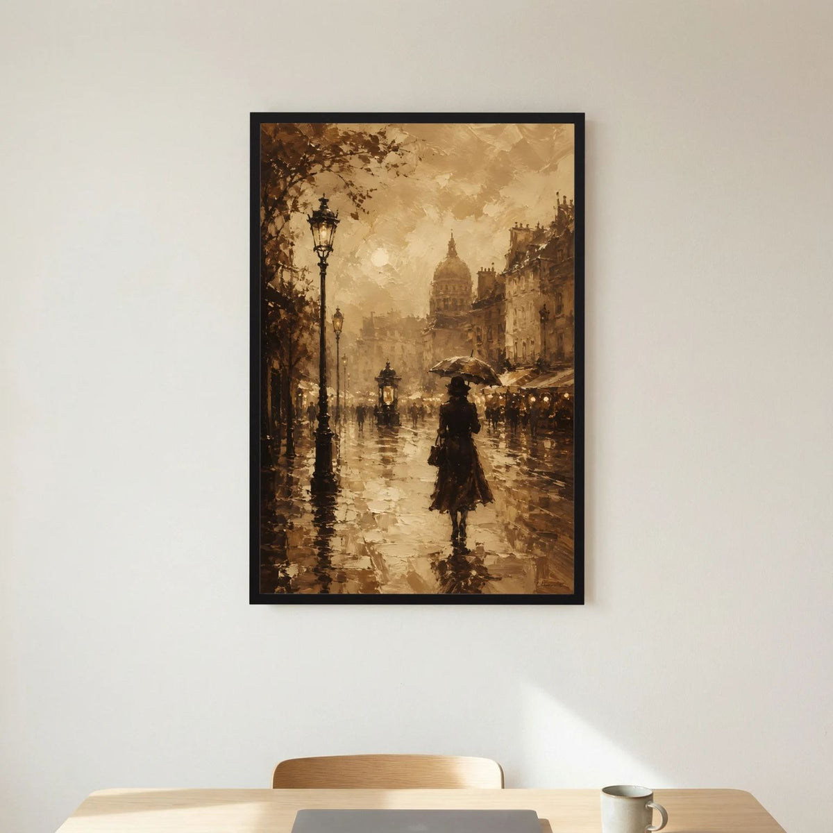 Hochformatiges Sepia-Stadtposter mit nassem Gehweg und Frau mit Regenschirm, schwarzer Rahmen