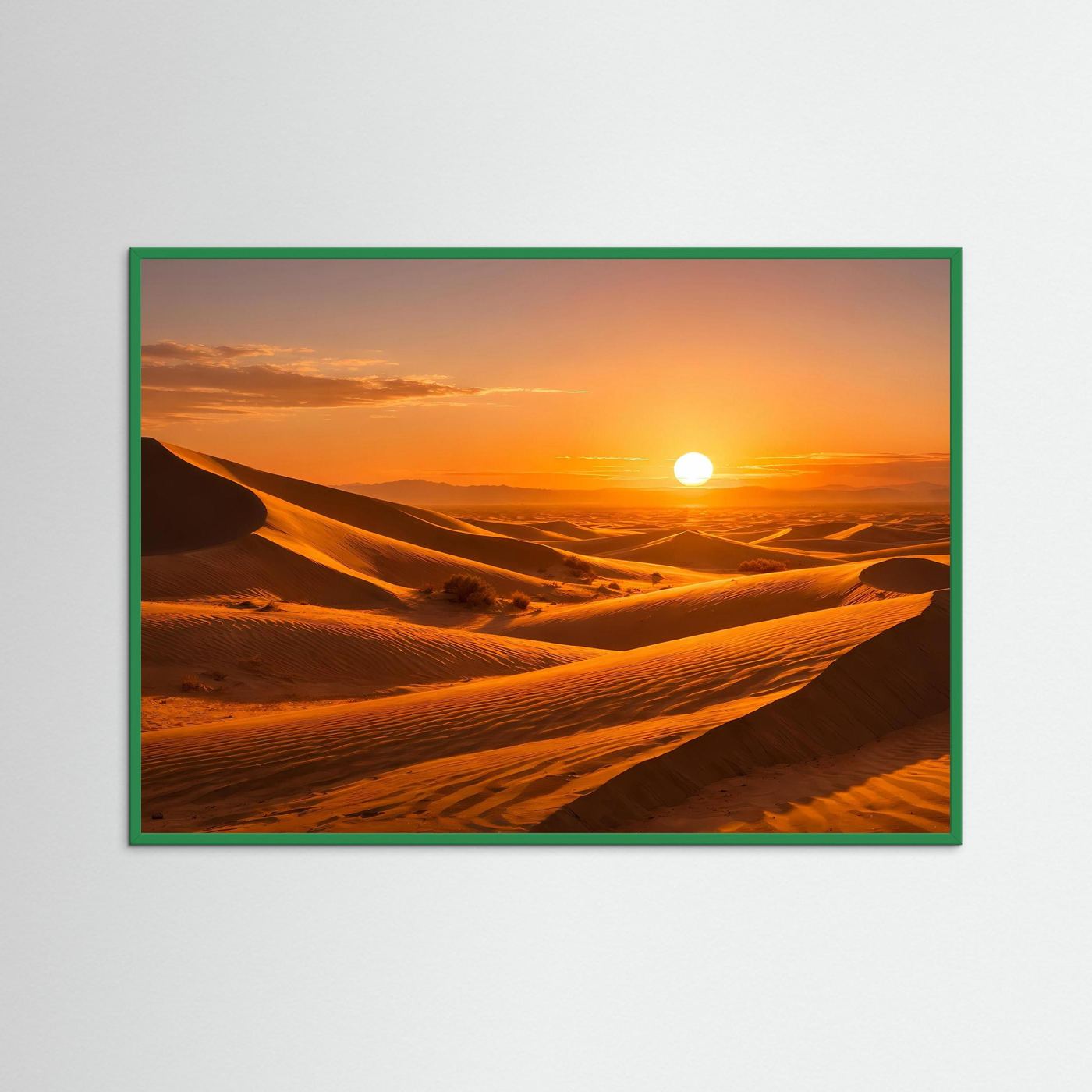 Querformatiges Wüstenpanorama-Poster mit grünem Rahmen: Dünenlandschaft im Sonnenuntergang