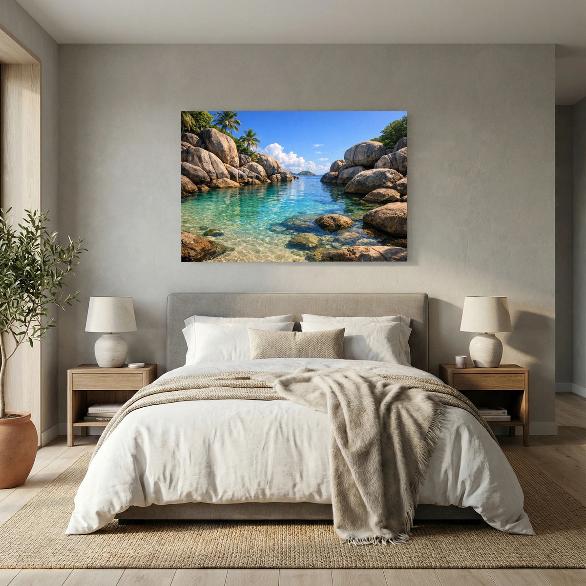 Querformat-Poster mit tropischer Küstenlandschaft: Felsen, Palmen und türkisblaues Meer