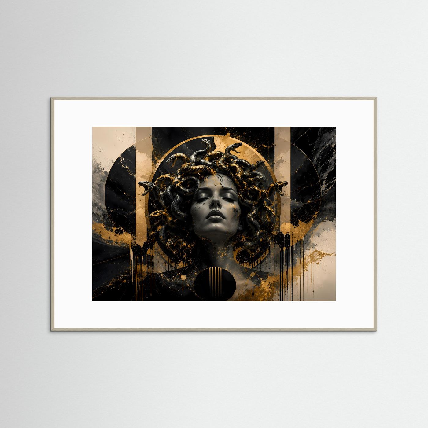 Medusa in Schwarz & Gold | Mystische Schlangenkunst im Luxusdesign