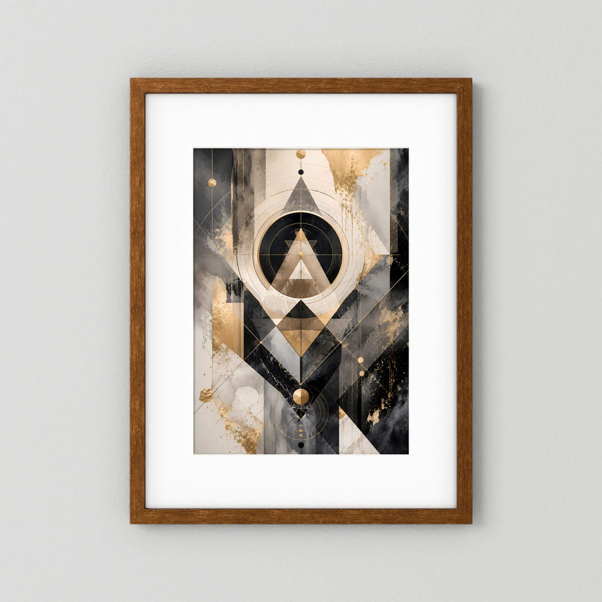 Abstraktes Kunstposter im Hochformat mit geometrischen Formen in Schwarz, Gold und Beige, Eichenrahmen mit weißem Rand.