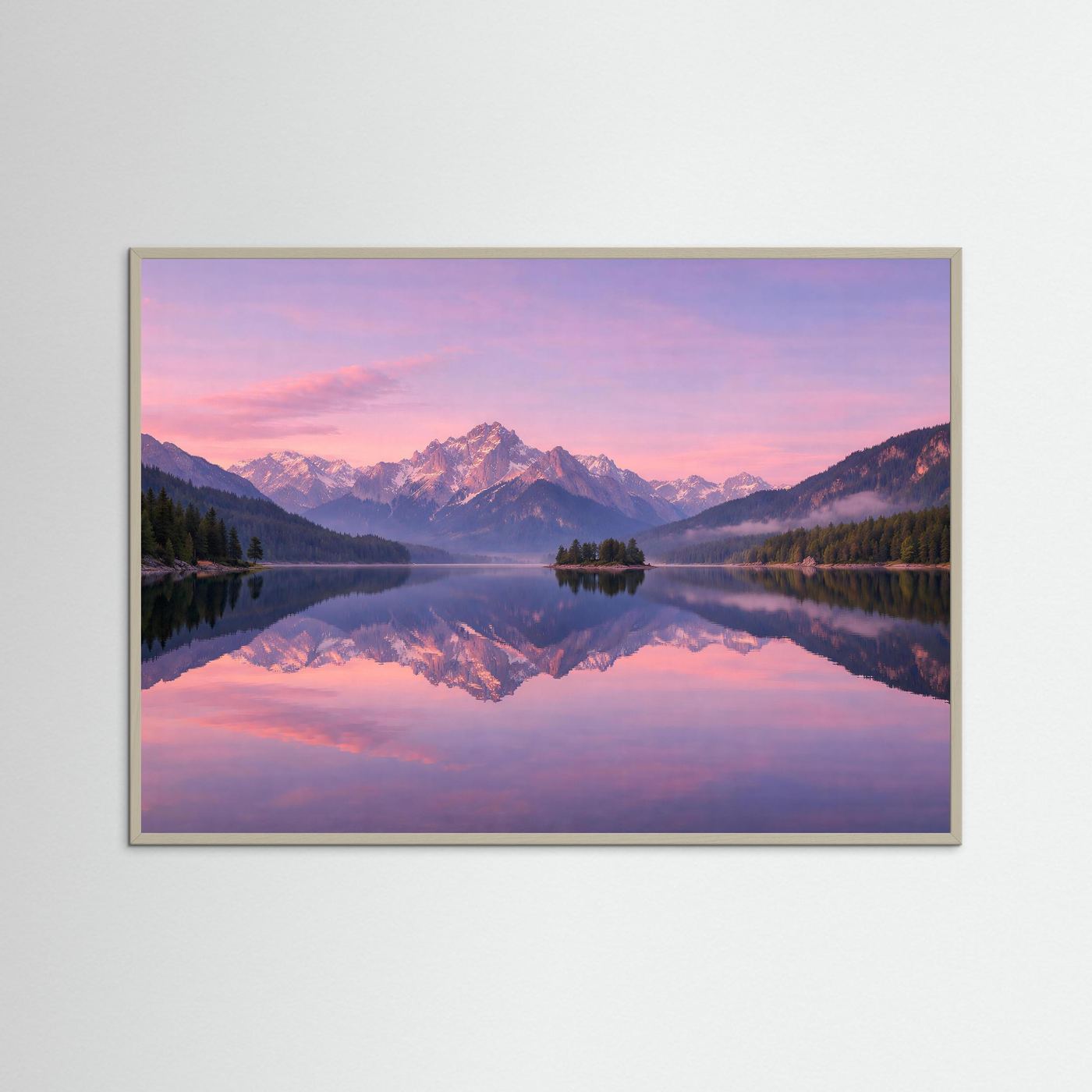 Naturposter im Querformat mit Alpenpanorama und Spiegelung im See, grauer Rahmen