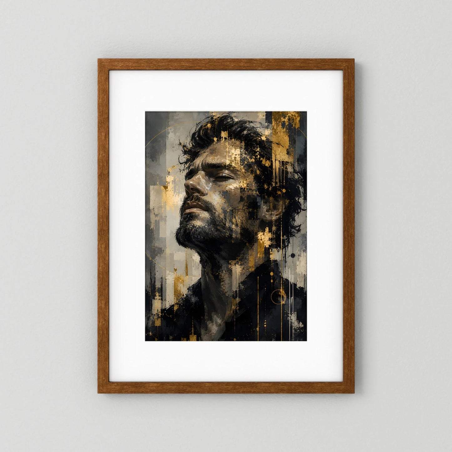 Kunstposter: abstraktes Männerporträt in Schwarz, Grau & Gold, brauner Holzrahmen mit weißem Rand