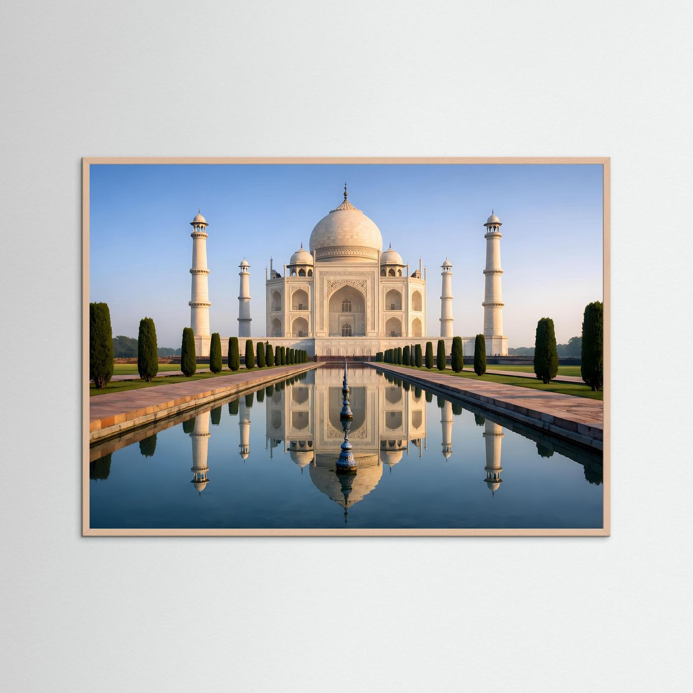 Poster mit Taj Mahal und Spiegelung im Wasser, Querformat mit Rahmen