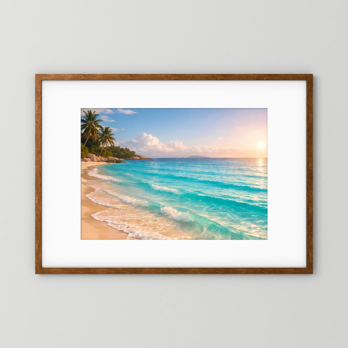 Gerahmtes Wandposter mit dunklem Holzrahmen: tropischer Sandstrand bei Sonnenaufgang und Palmen