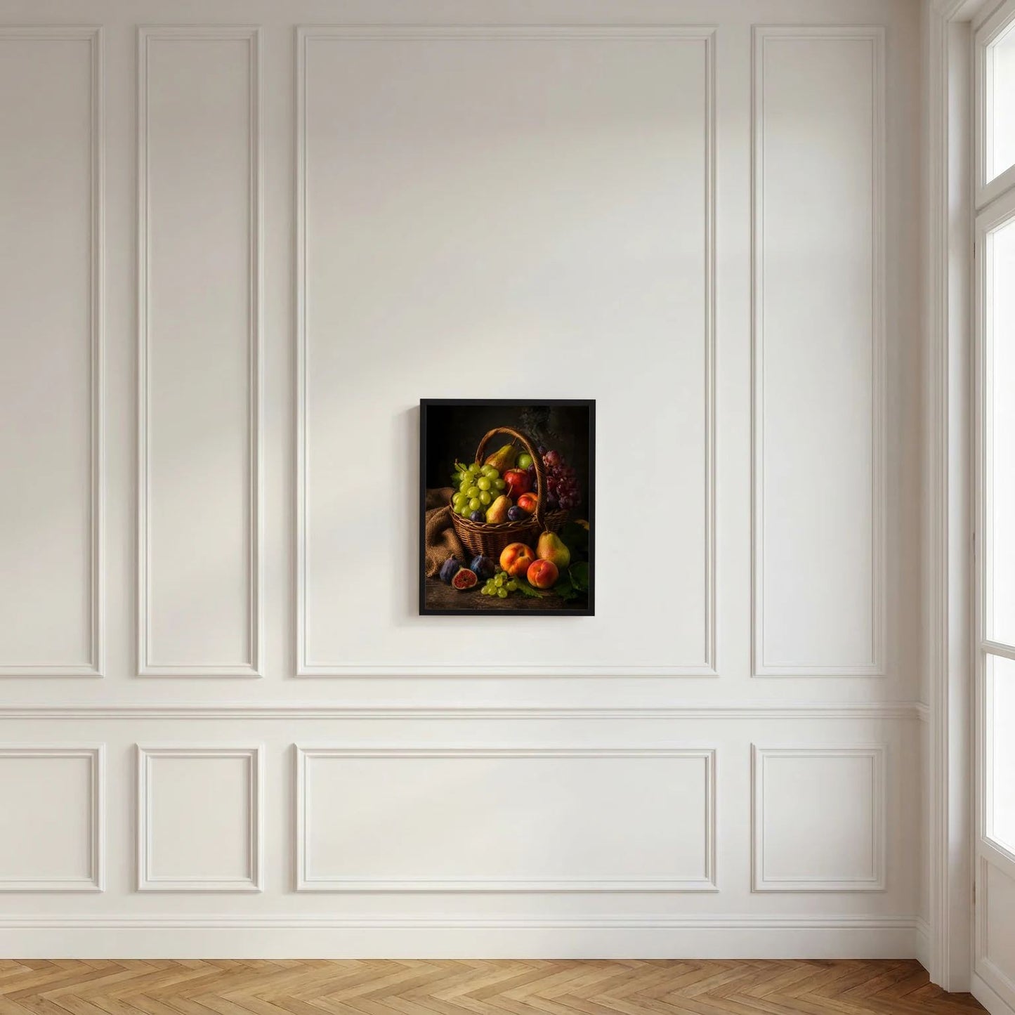 Obstkorb-Poster im schwarzen Rahmen: Trauben und Früchte in Weidenkorb-Motiv.