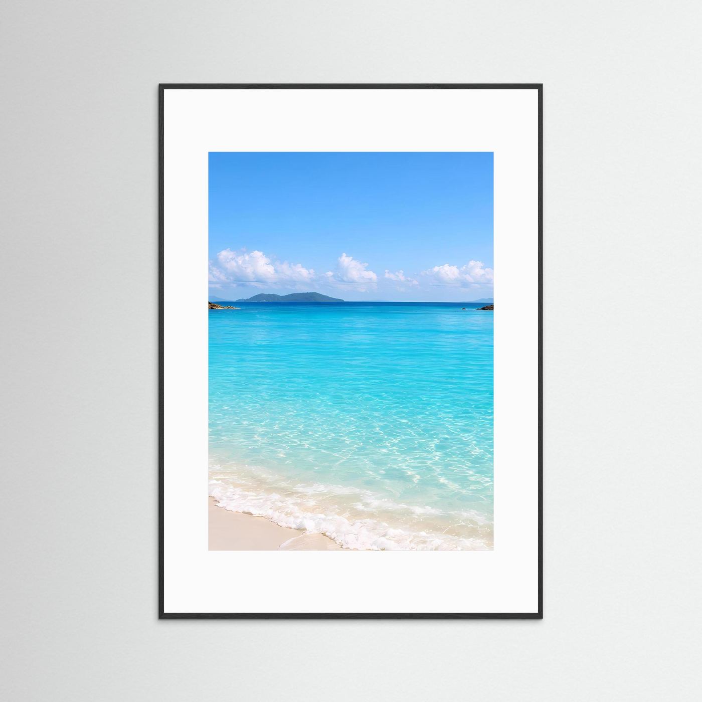 Wandposter mit weißem Passepartout und schwarzem Rand: türkisblaues Meer
