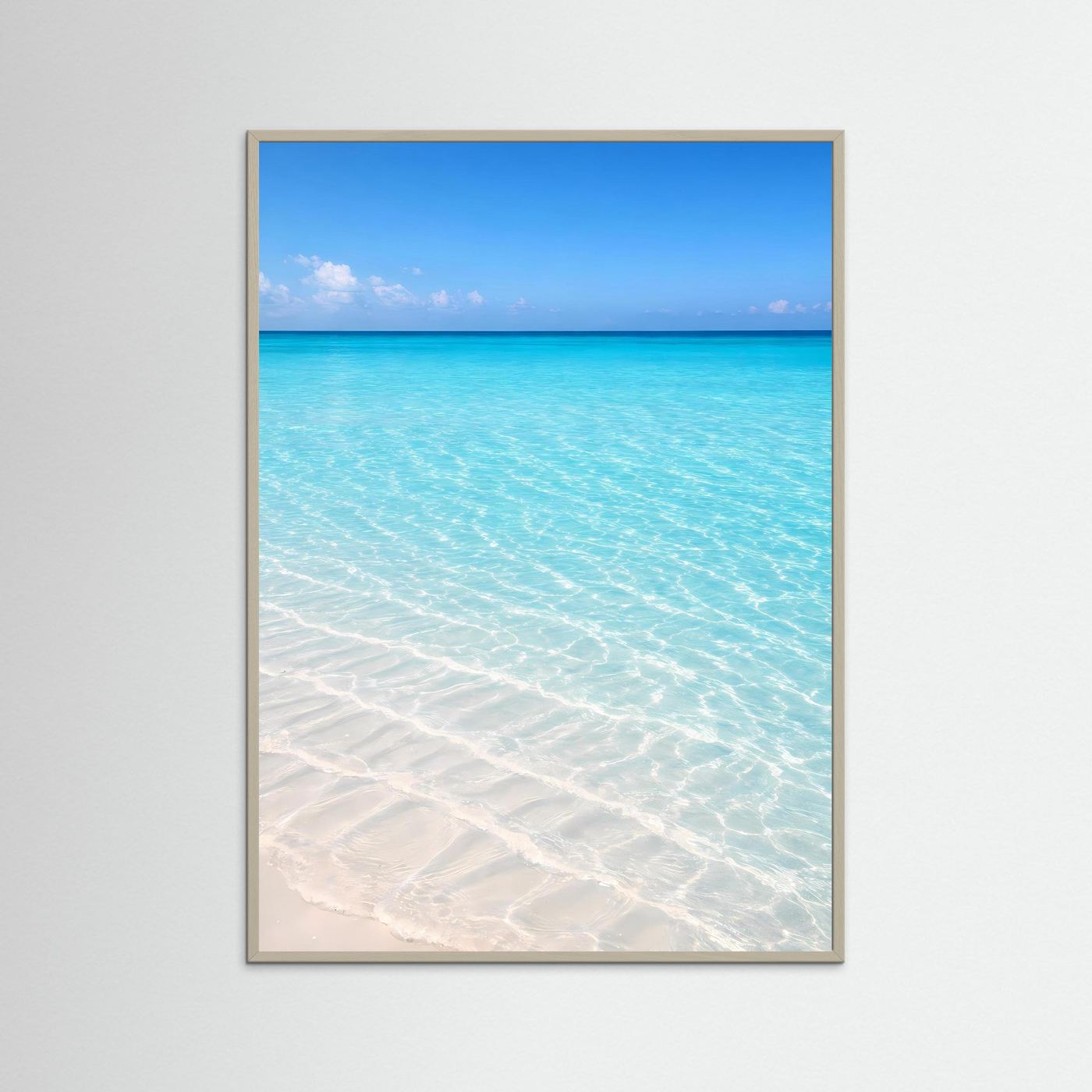 Ozeanposter im Hochformat mit türkisblauem Meer, im grauen Holzrahmen