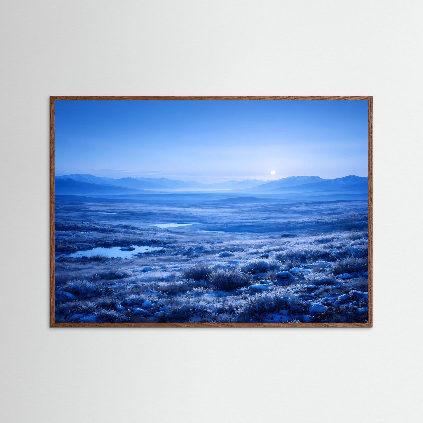 Wandbild mit braunem Holzrahmen, bläuliche Polarlandschaft mit Mondlicht-Himmel