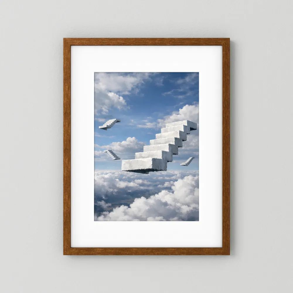 Hochformatiges Poster mit schwebender Treppe über Wolken, brauner Holzrahmen