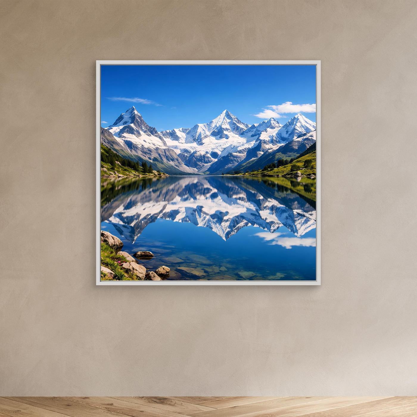 Leinwandbild mit Bergsee und Alpen, Spiegelung im Wasser, weißer Rahmen