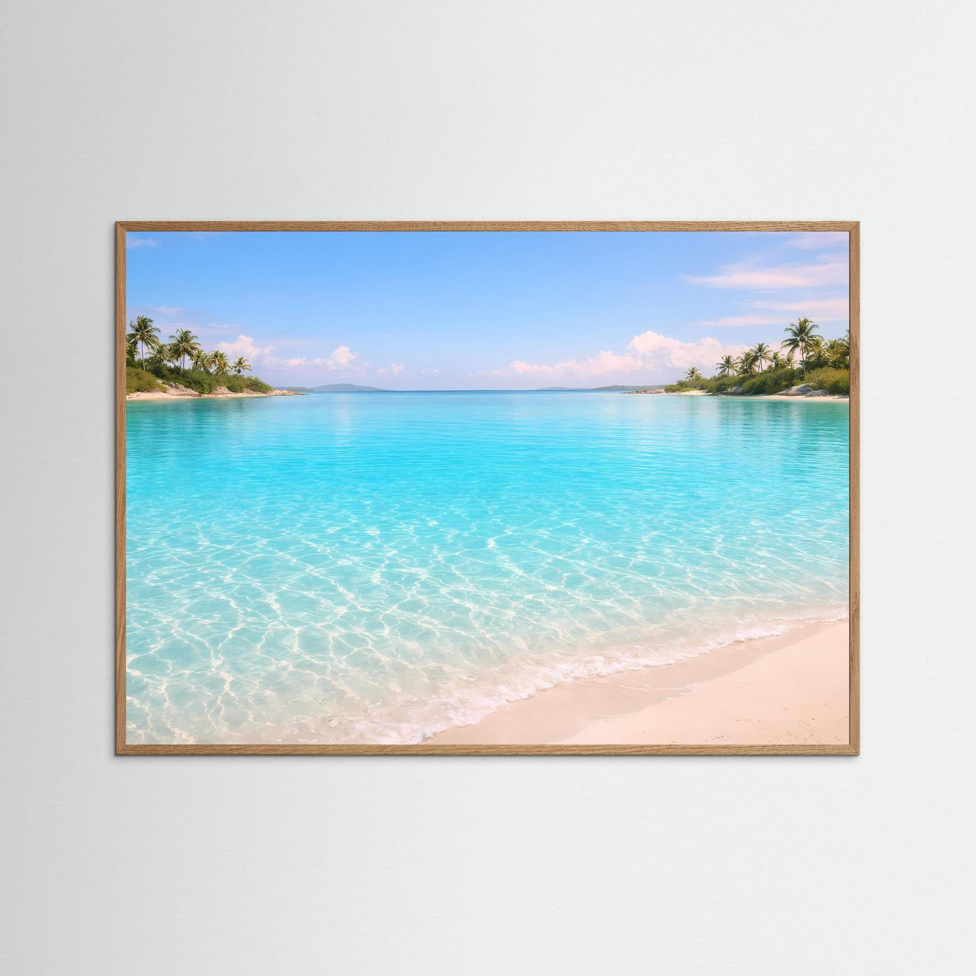 Strandposter Panorama mit türkisblauem Meer, Sandstrand und Palmen im naturfarbenen Holzrahmen