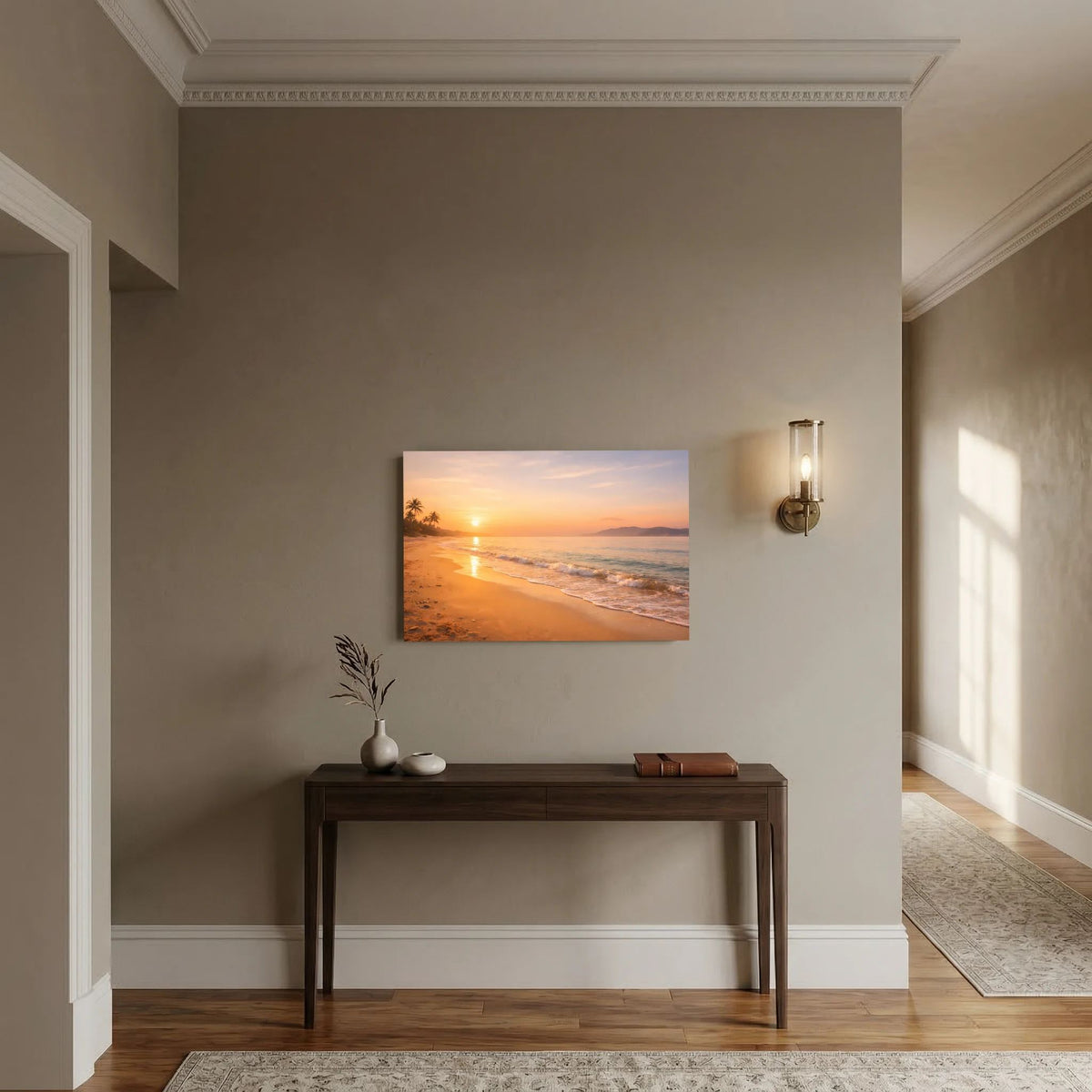 Querformatiges Wandbild mit Strand bei Sonnenuntergang, warmem goldenem Licht und Meer