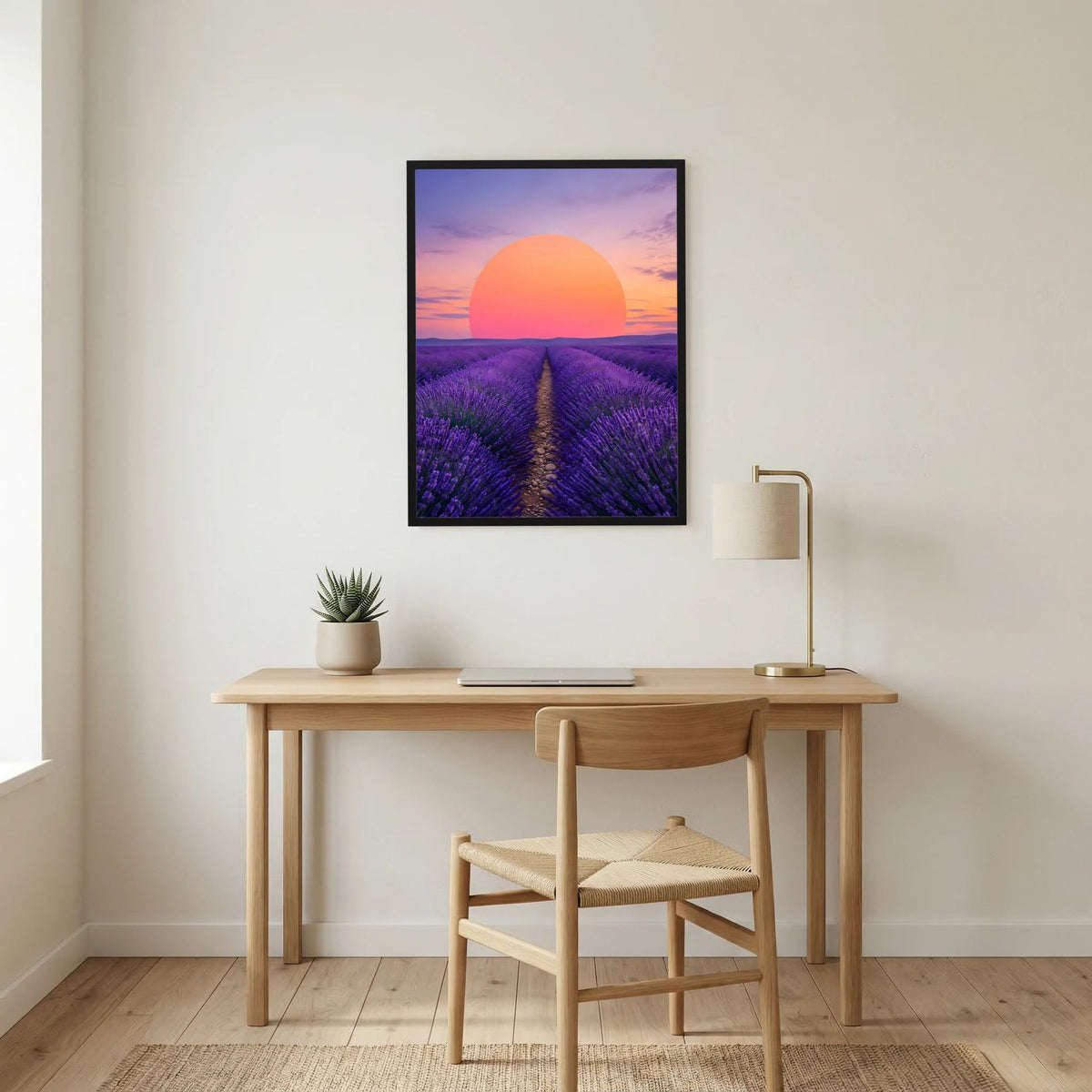 Schwarz gerahmtes Hochformat-Poster mit violettem Lavendelfeld und orangefarbener Sonne