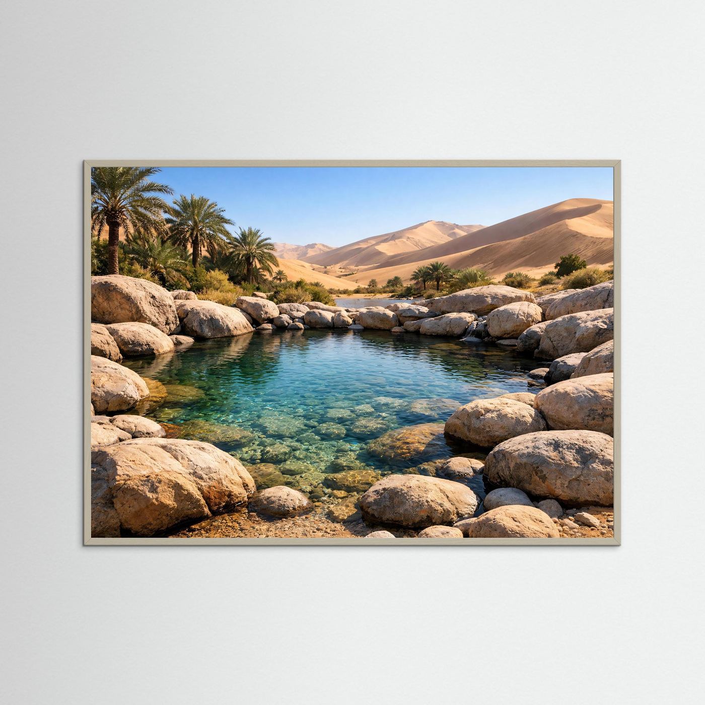 Gerahmtes Poster Sahara-Oase mit Flusslauf, Steinbänken und Palmen