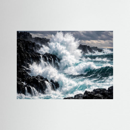 Poster Wilde Meeresbrandung an Steinküste | Dramatisches Ozean Wandbild