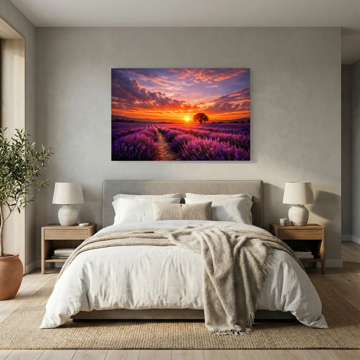 Wandbild mit Lavendelfeld und Sonnenuntergang, horizontal über dem Bett im Schlafzimmer.