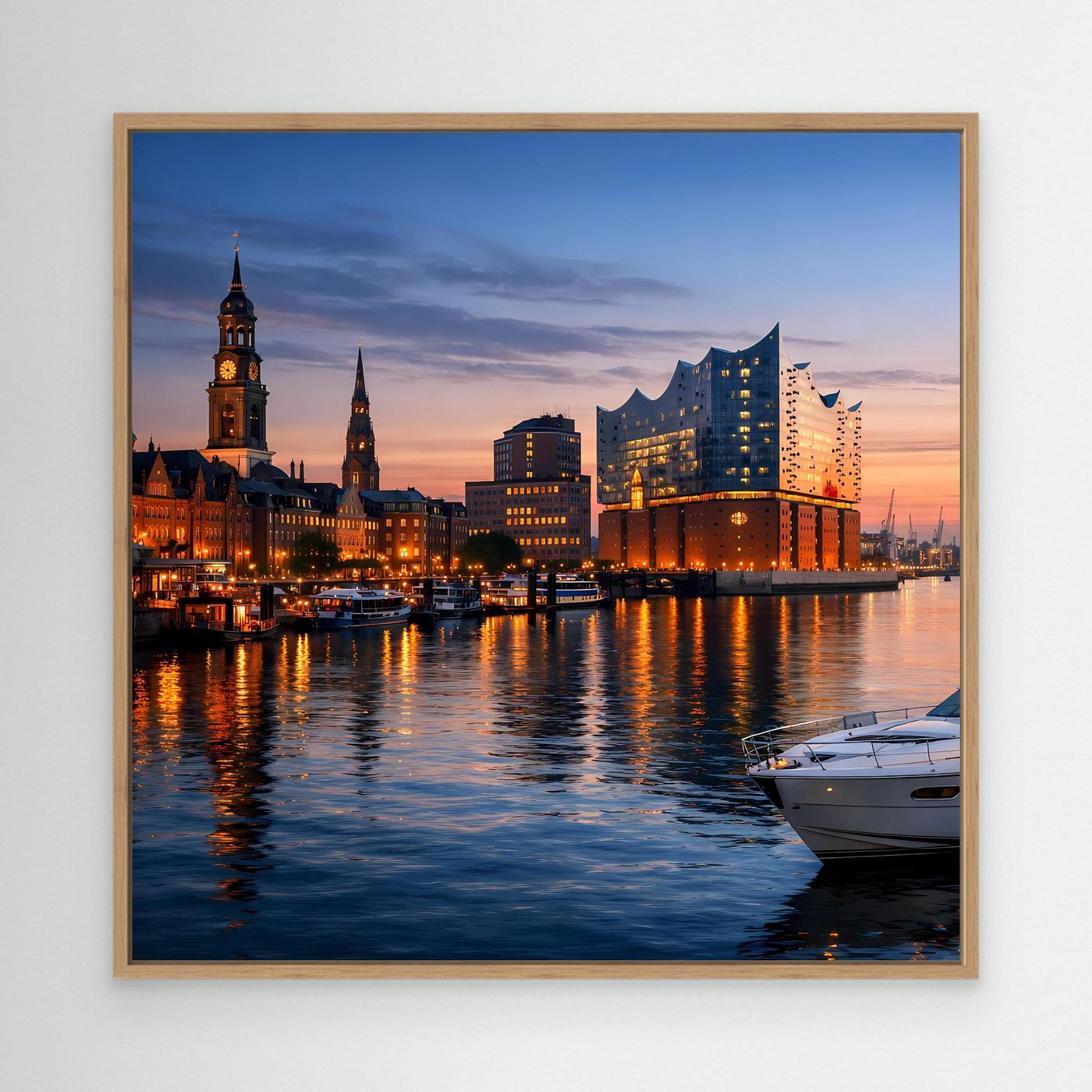 Leinwand-Wandbild mit Skyline am Wasser bei Dämmerung, beleuchtete Gebäude und Boot, Eichenrahmen