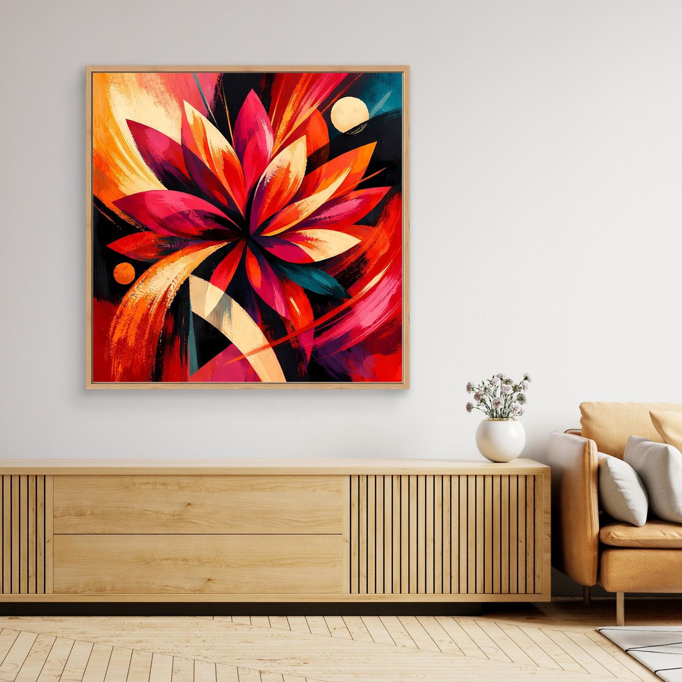 Nahansicht: quadratisches Leinwandbild mit abstrakter Blüte, kräftiges Rot und Orange