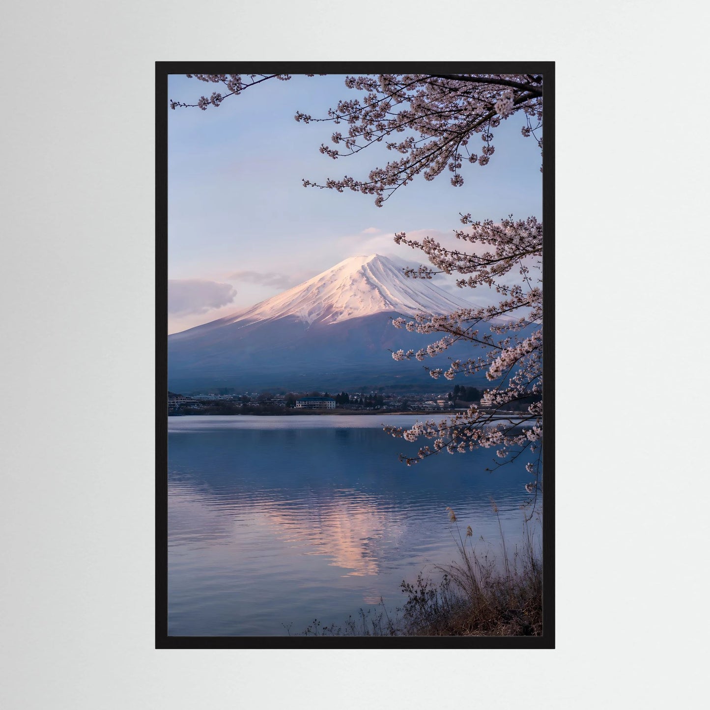 Hochformat-Kunstposter mit Kirschblüten, Berg Fuji und See, schwarzer Rahmen