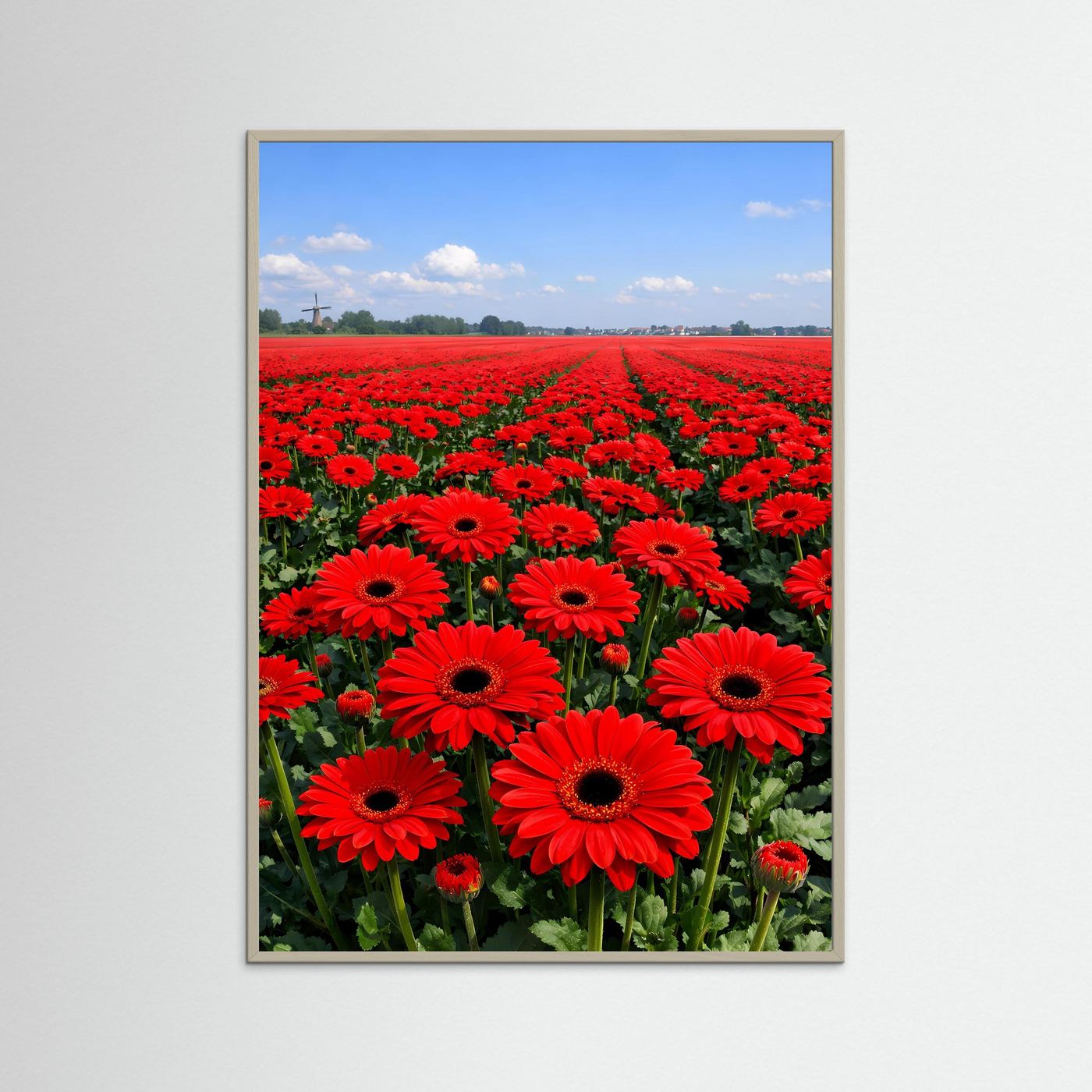 Gerbera-Poster im hellen Holzrahmen, rotes Blütenmeer im Hochformat