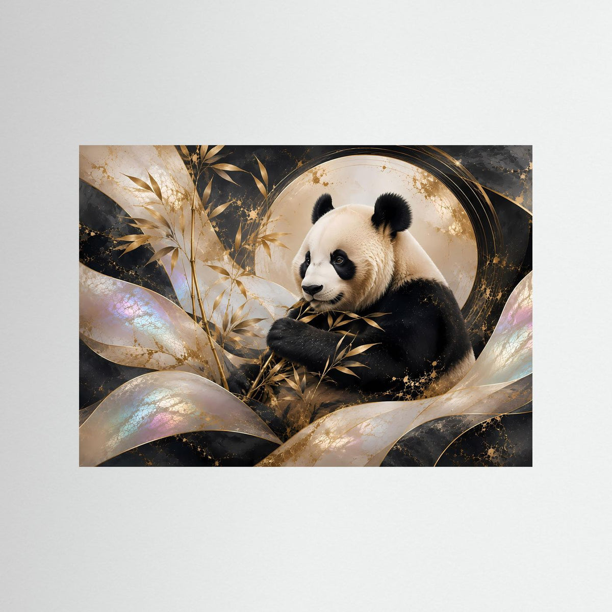 Wandbild mit Panda, Bambus und goldenen Akzenten auf dunklem Hintergrund