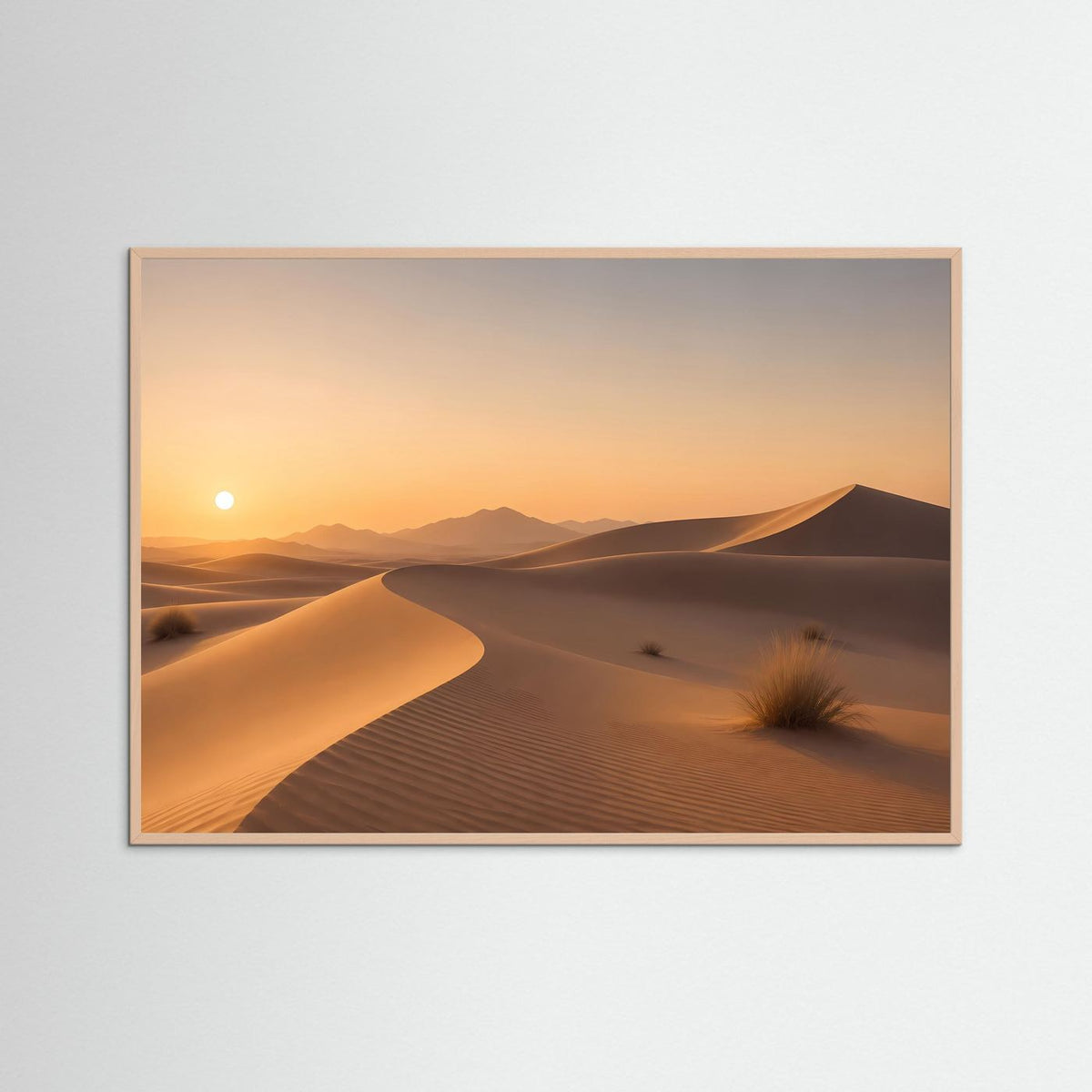 Wüstenlandschafts-Druck im Querformat mit Sanddünen bei Sonnenuntergang, roséfarbener Holzrahmen