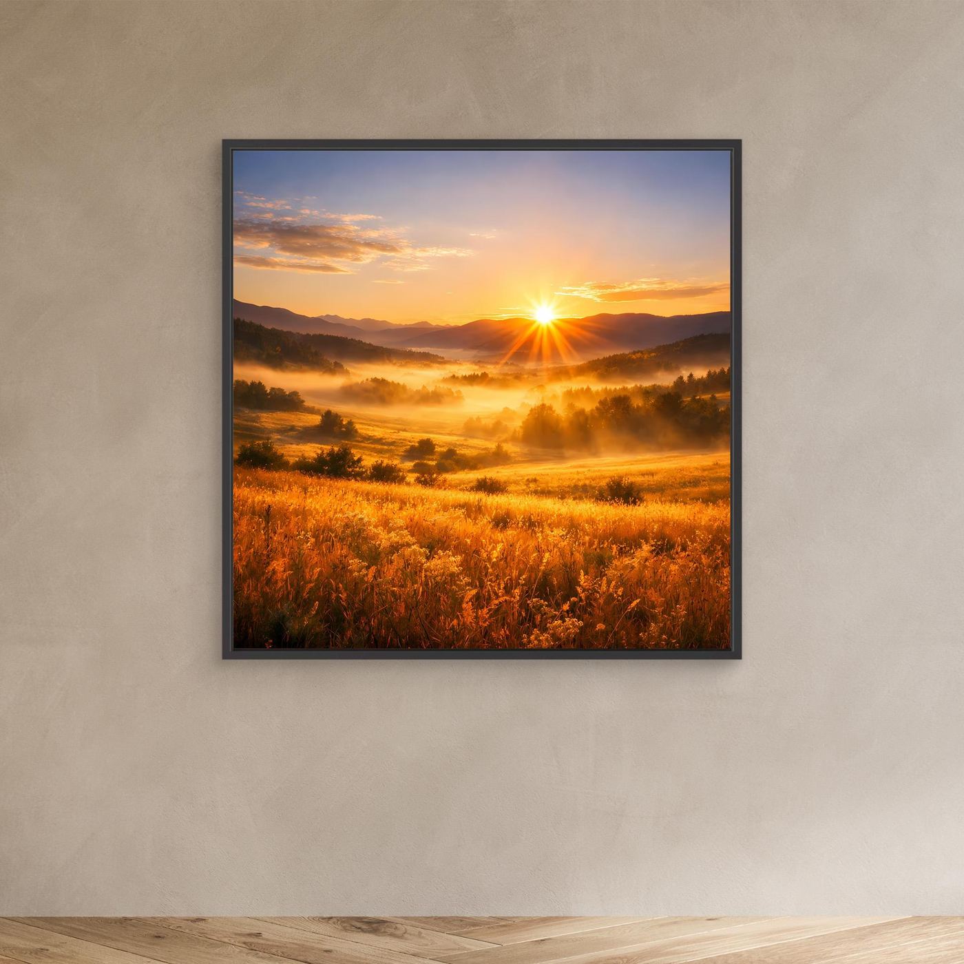Leinwandbild im schwarzen Rahmen mit Sonnenaufgang über Bergtal und Nebel über den Feldern.