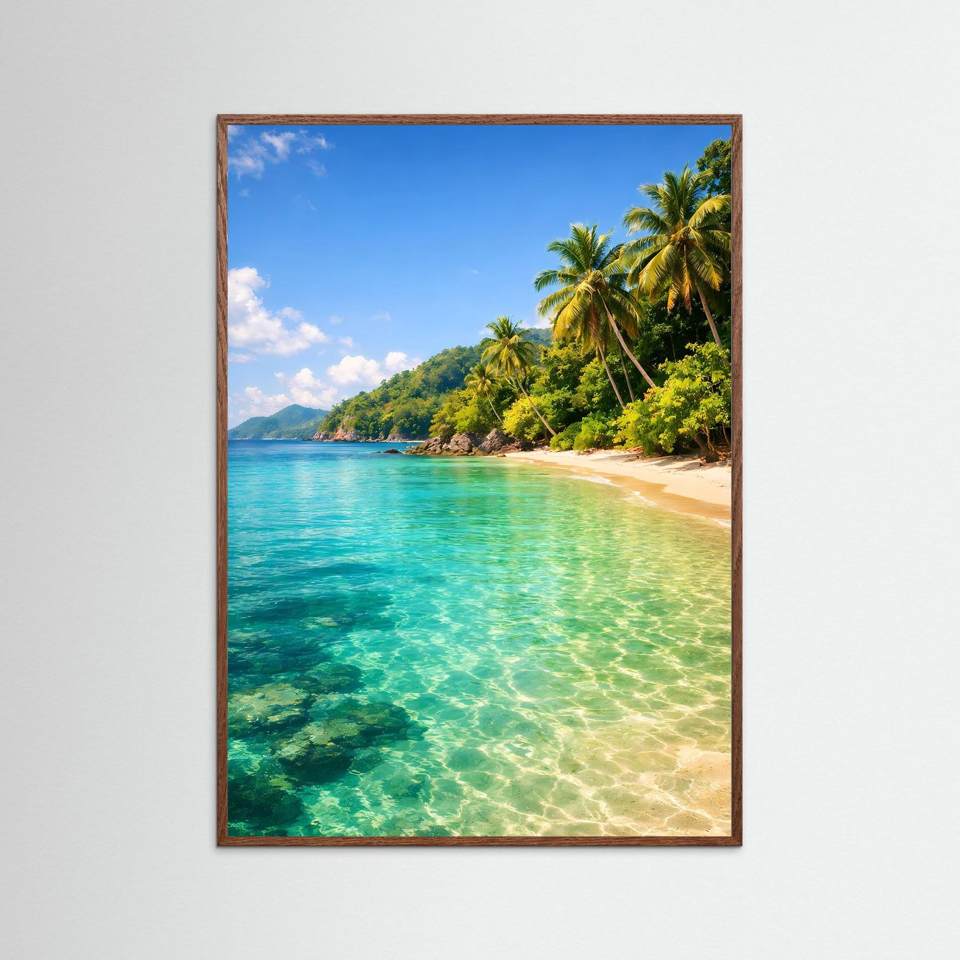 Strandposter mit braunem Holzbügel: türkisfarbenes Meer, Strand und Palmen