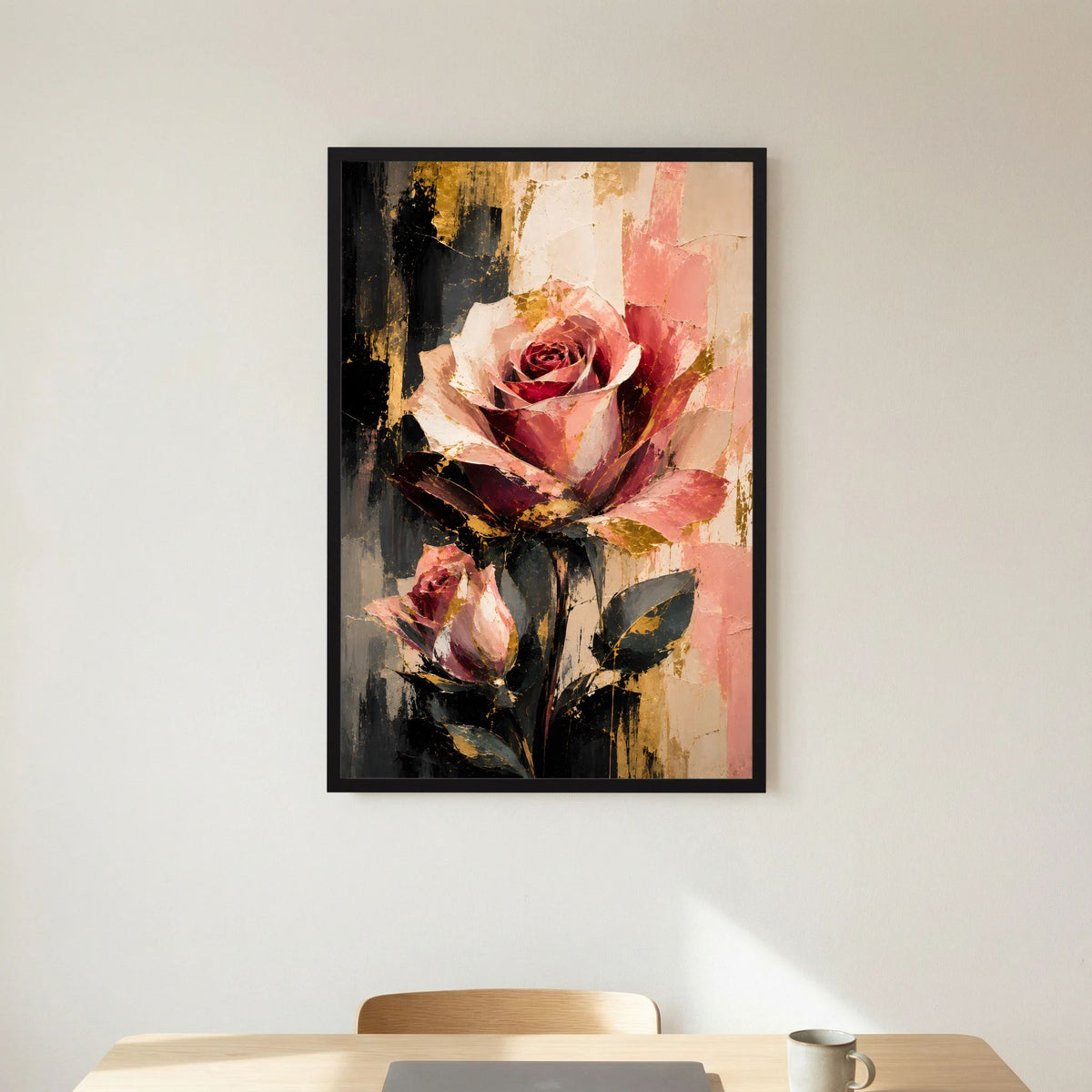 Blumenposter mit abstrakter Rosendekoration in Rosé und Gold, schwarzer Rahmen.