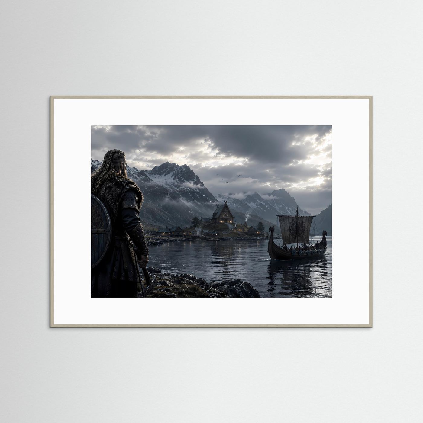 Querformat-Poster: Vikinger am Fjord mit Langschiff, Holzrahmen (hell)